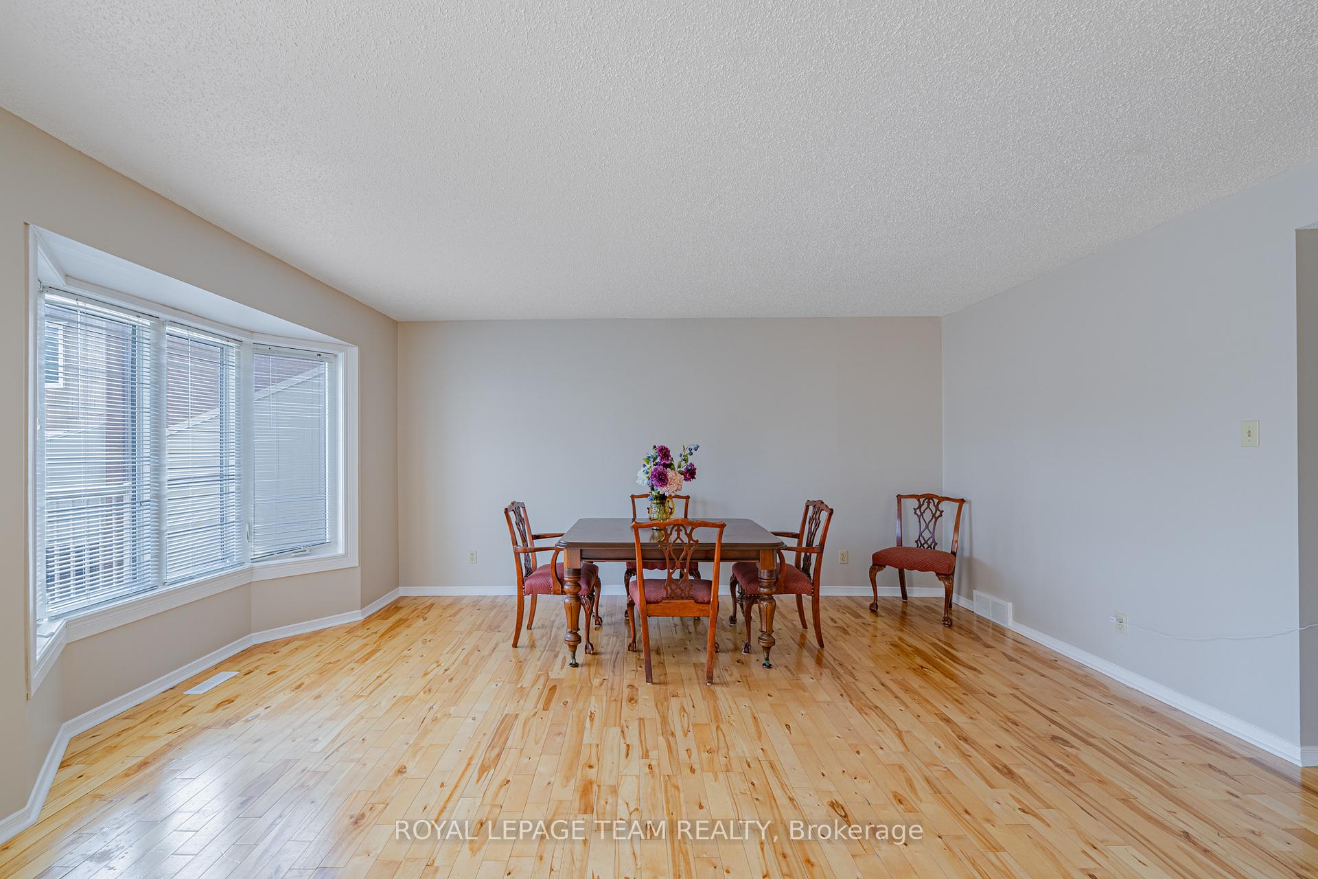 Photo 13 of 28 Huntview Private, Ottawa, Hunt Club/Western Community — HOMEH