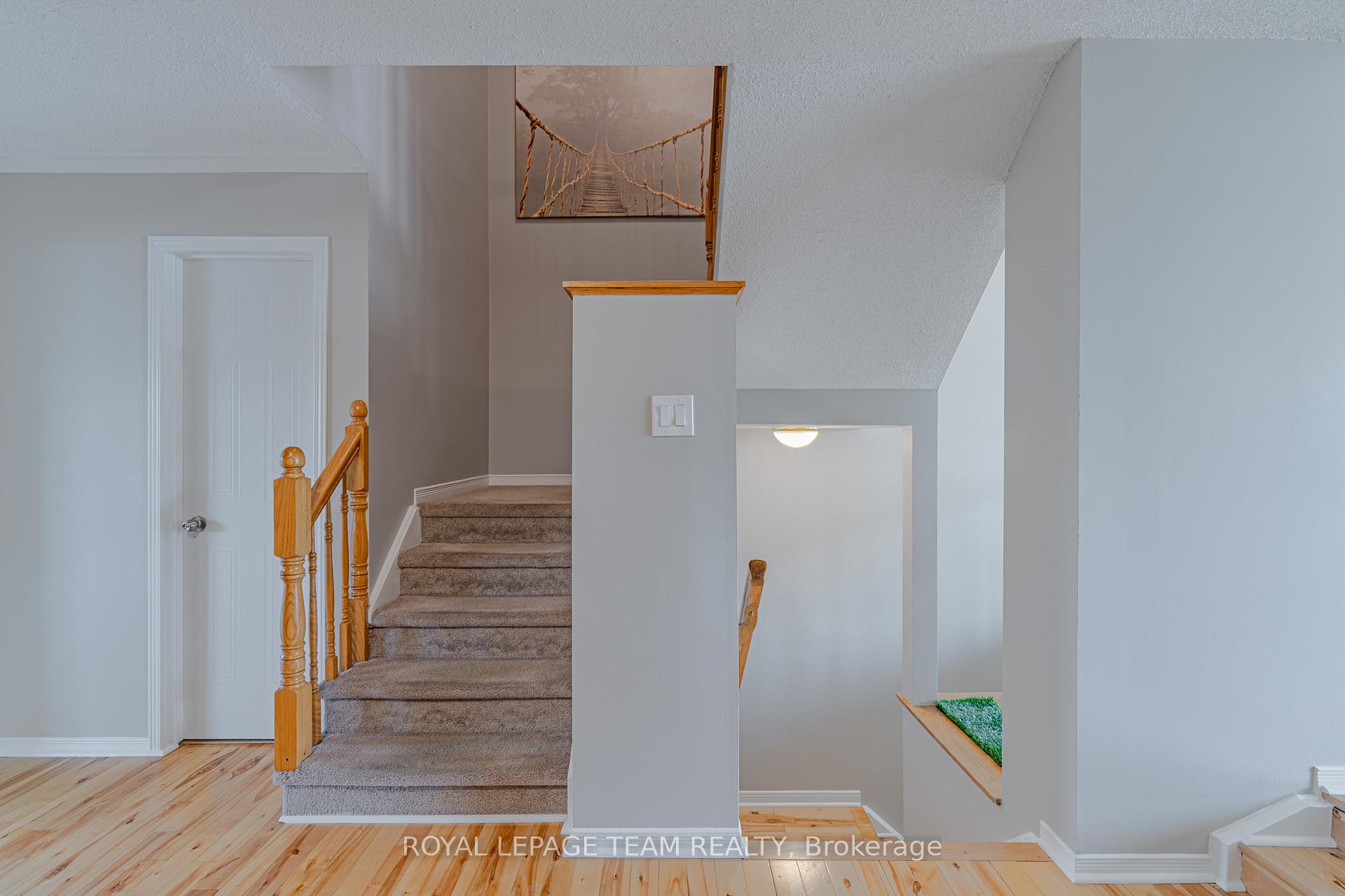 Photo 20 of 28 Huntview Private, Ottawa, Hunt Club/Western Community — HOMEH