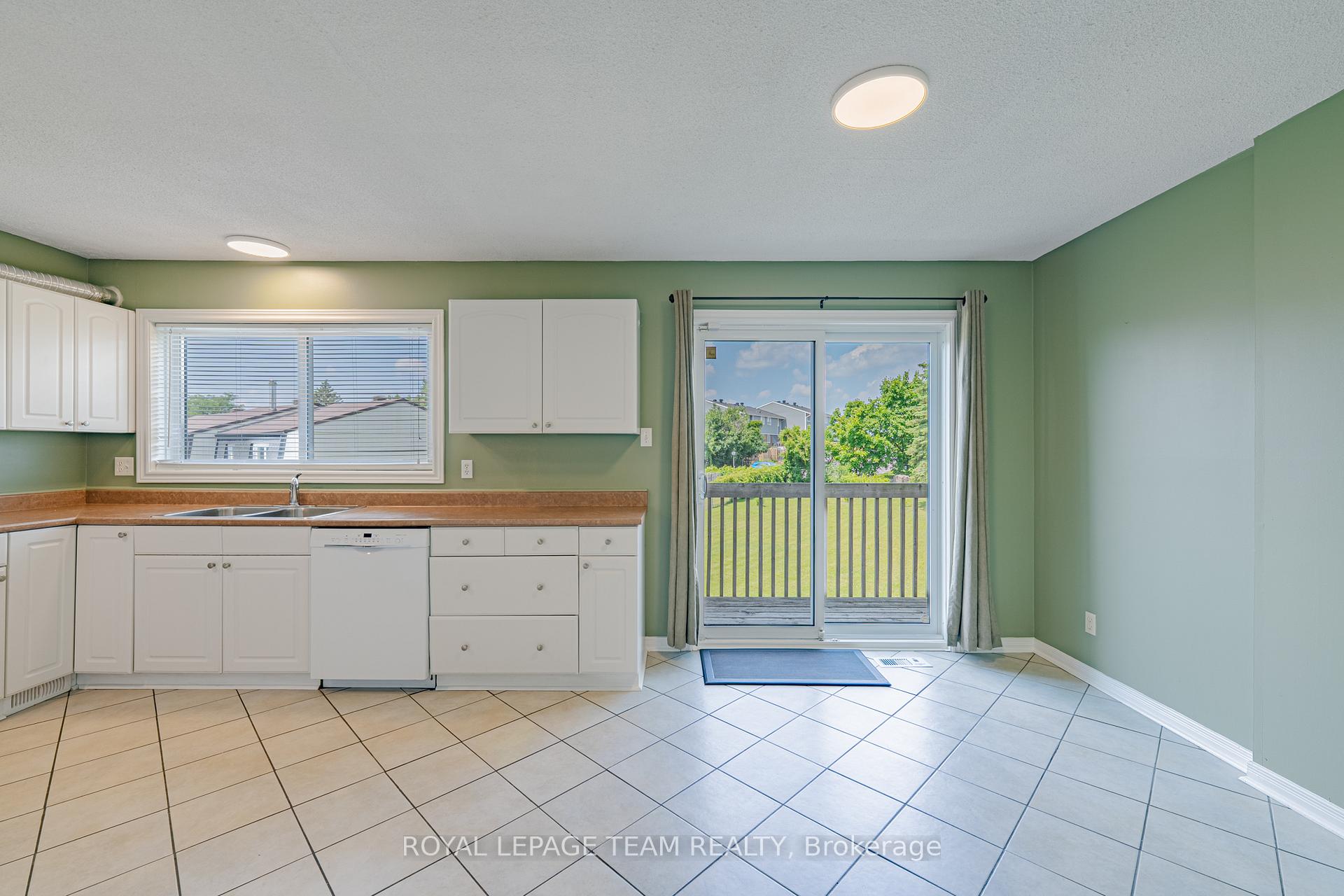 Photo 22 of 28 Huntview Private, Ottawa, Hunt Club/Western Community — HOMEH