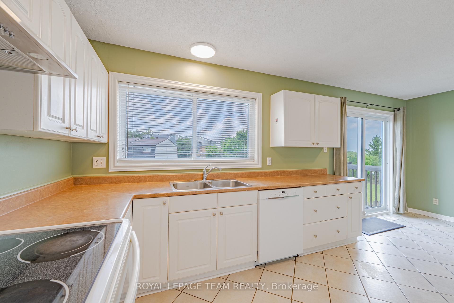 Photo 24 of 28 Huntview Private, Ottawa, Hunt Club/Western Community — HOMEH
