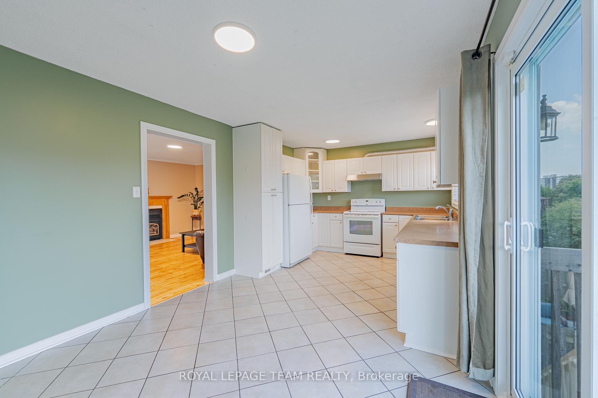 Photo 25 of 28 Huntview Private, Ottawa, Hunt Club/Western Community — HOMEH