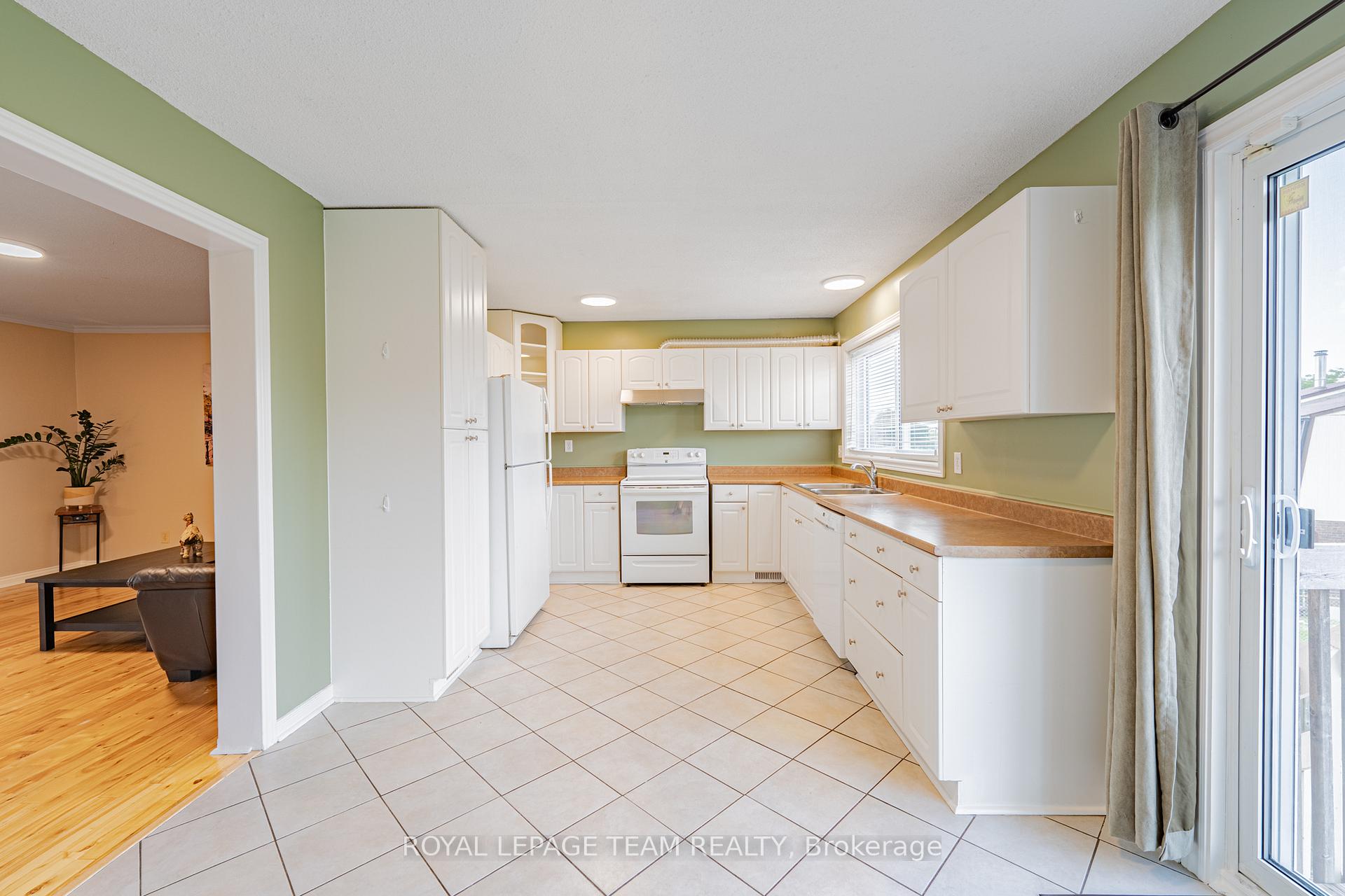 Photo 26 of 28 Huntview Private, Ottawa, Hunt Club/Western Community — HOMEH