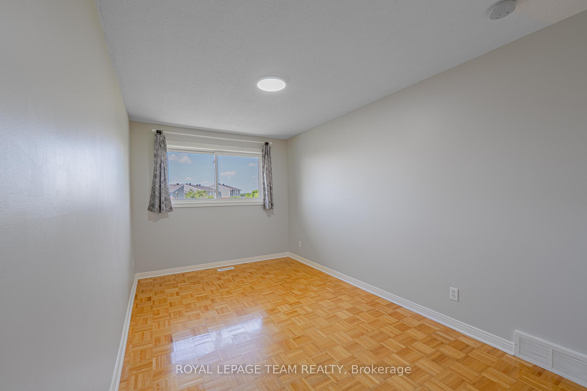 Photo 35 of 28 Huntview Private, Ottawa, Hunt Club/Western Community — HOMEH
