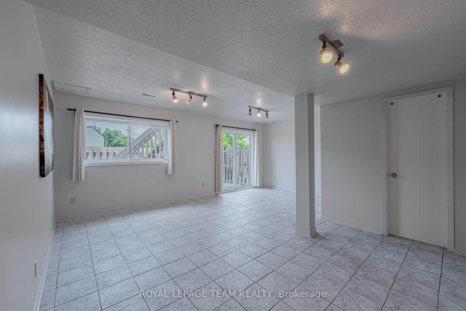 Photo 39 of 28 Huntview Private, Ottawa, Hunt Club/Western Community — HOMEH