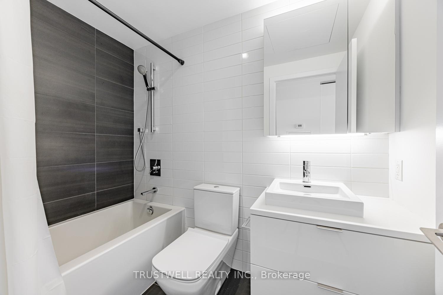 Photo 16 of Unit 2507, 170 Bayview Avenue, Toronto, Waterfront Communities — HOMEH