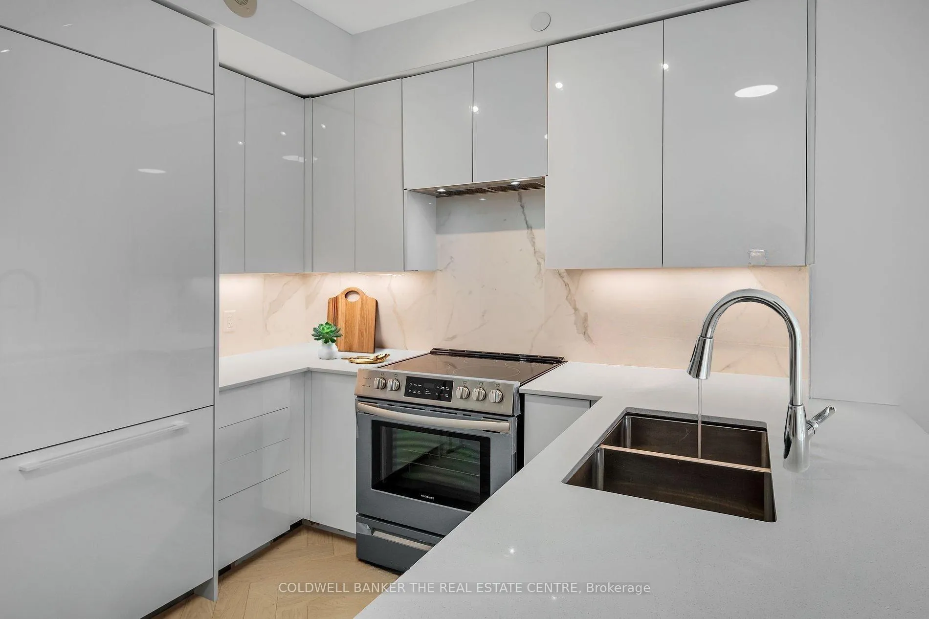 Photo 4 of Unit 204, 7890 Bathurst Street, Vaughan, Beverley Glen — HOMEH