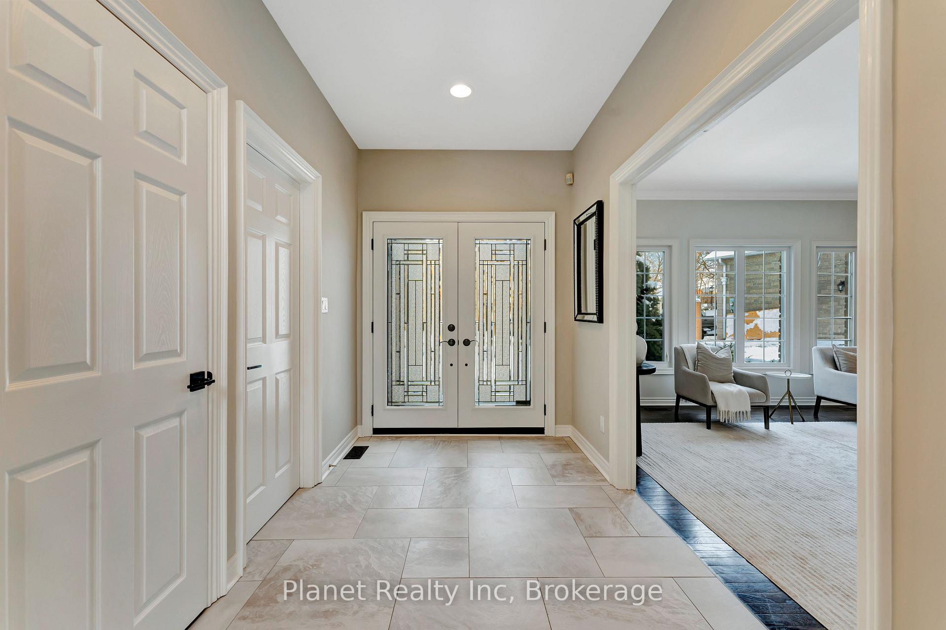 Photo 5 of Unit 7, 25 Manor Park Crescent, Guelph, Dovercliffe Park/Old University — HOMEH