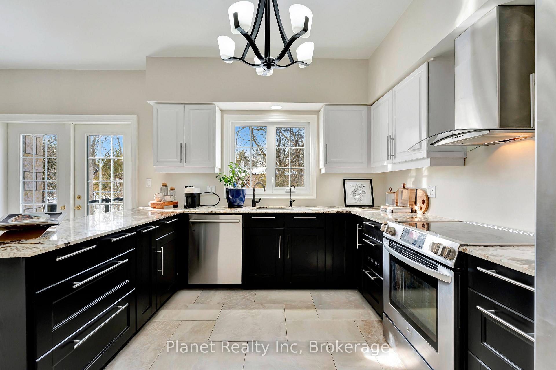 Photo 12 of Unit 7, 25 Manor Park Crescent, Guelph, Dovercliffe Park/Old University — HOMEH