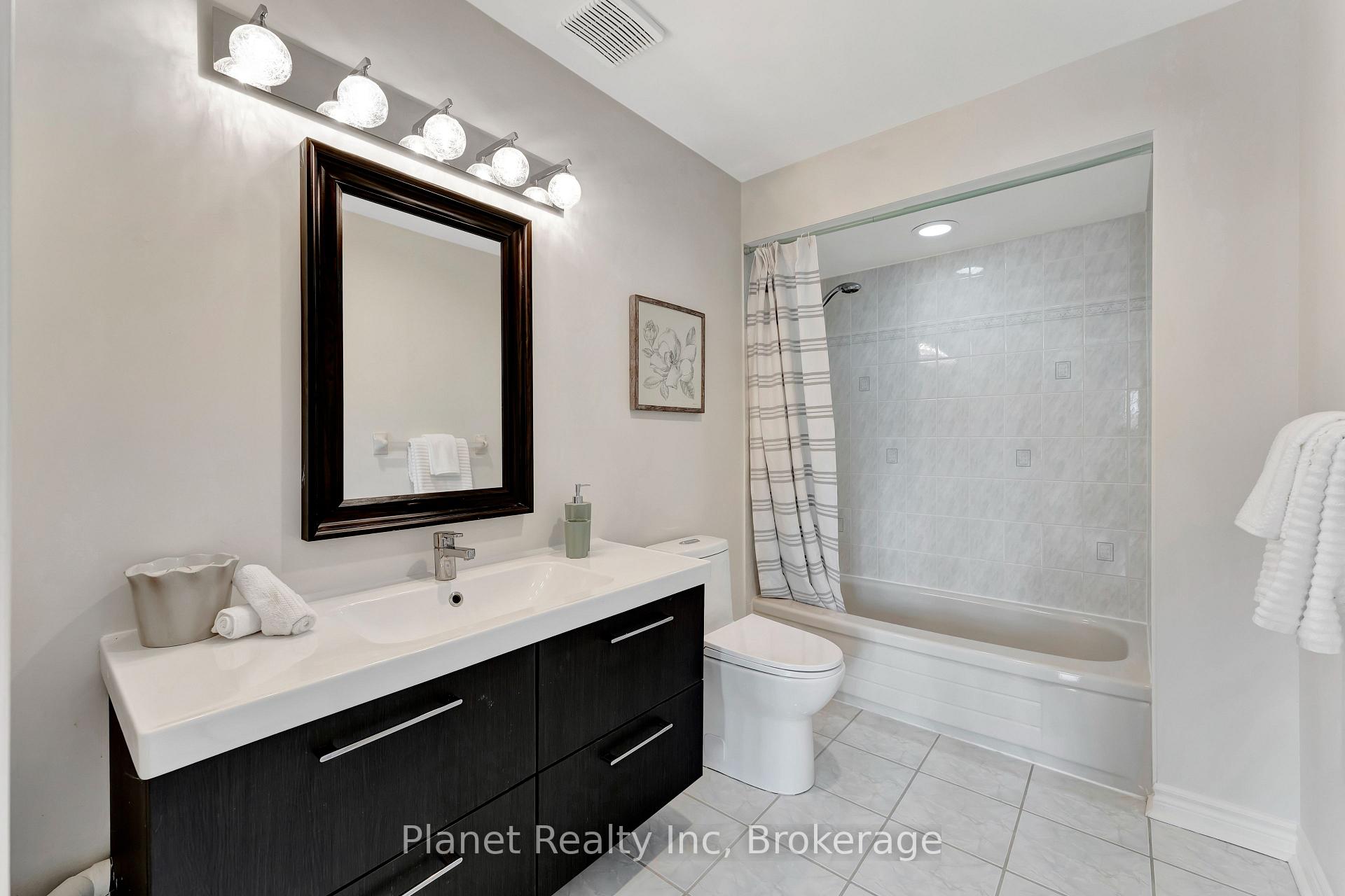 Photo 35 of Unit 7, 25 Manor Park Crescent, Guelph, Dovercliffe Park/Old University — HOMEH