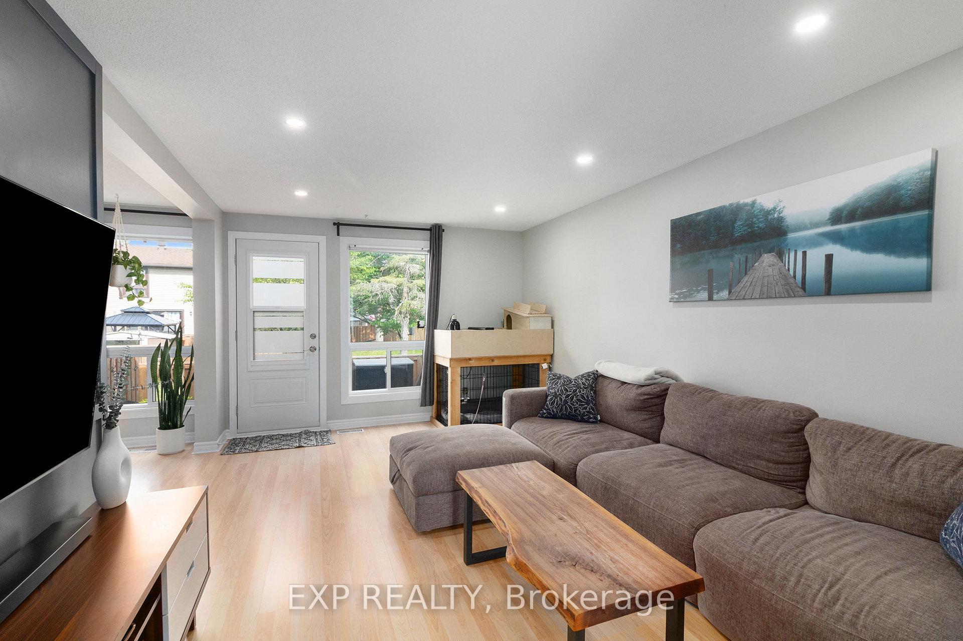 Photo 4 of 7804 Jeanne D'arc Boulevard, Ottawa, Convent Glen North — HOMEH