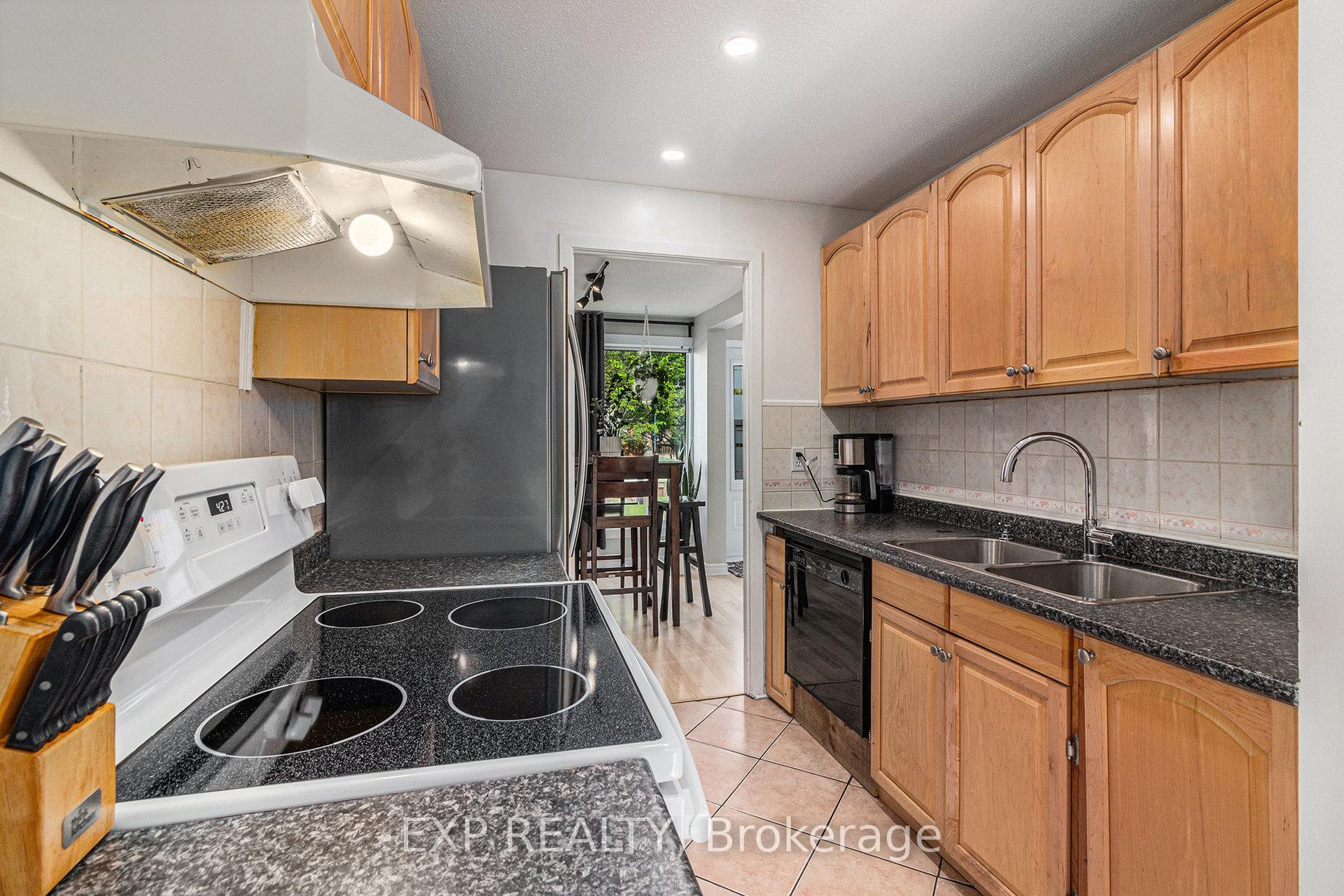 Photo 7 of 7804 Jeanne D'arc Boulevard, Ottawa, Convent Glen North — HOMEH