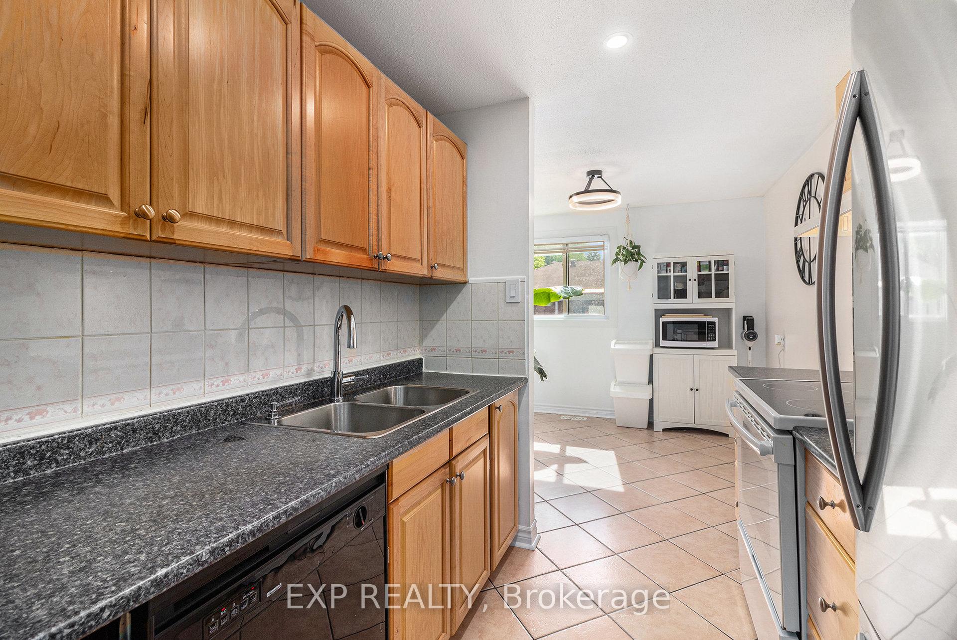 Photo 8 of 7804 Jeanne D'arc Boulevard, Ottawa, Convent Glen North — HOMEH