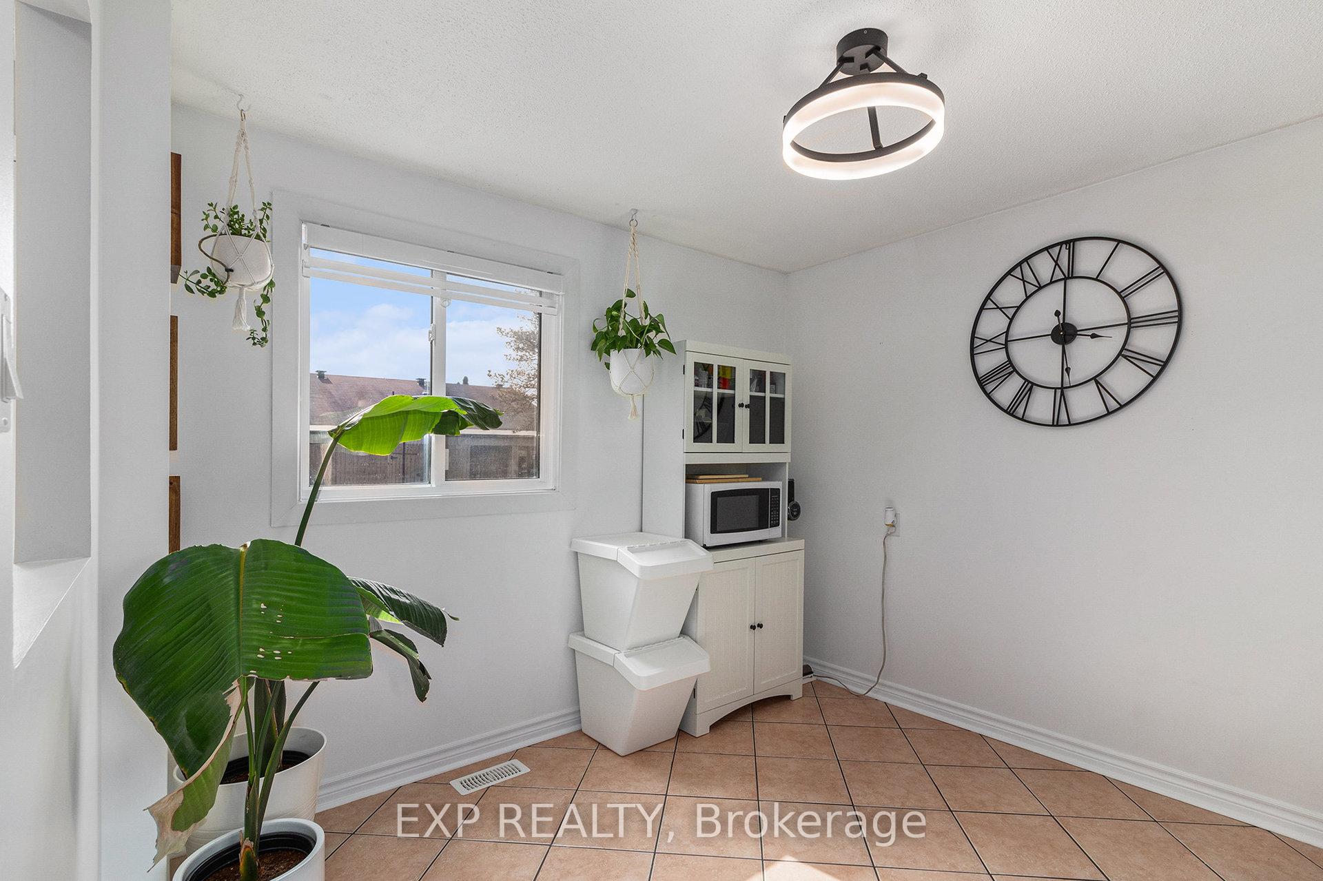 Photo 9 of 7804 Jeanne D'arc Boulevard, Ottawa, Convent Glen North — HOMEH