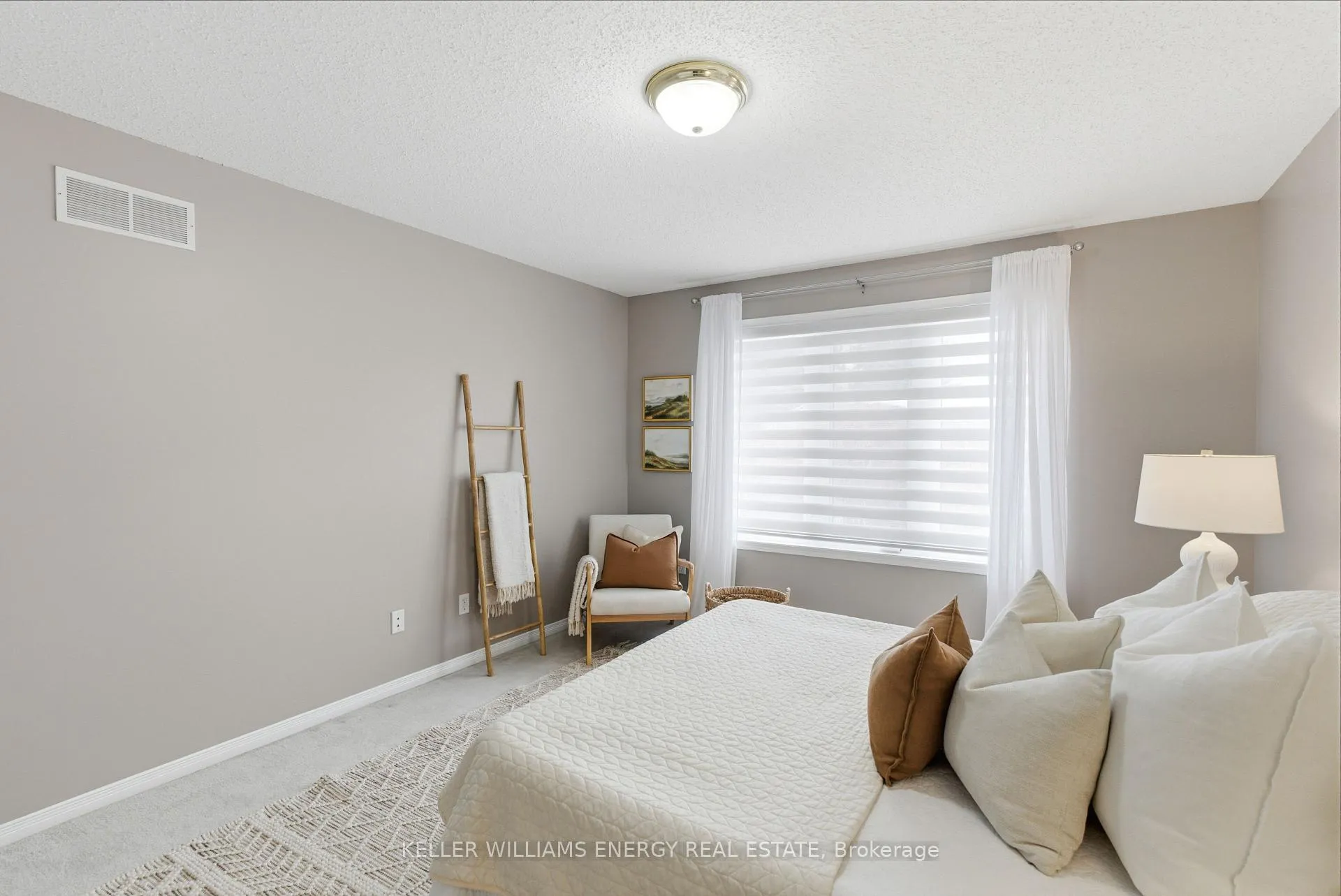 Photo 23 of 21 Heritage Lane, Clarington, Newcastle — HOMEH