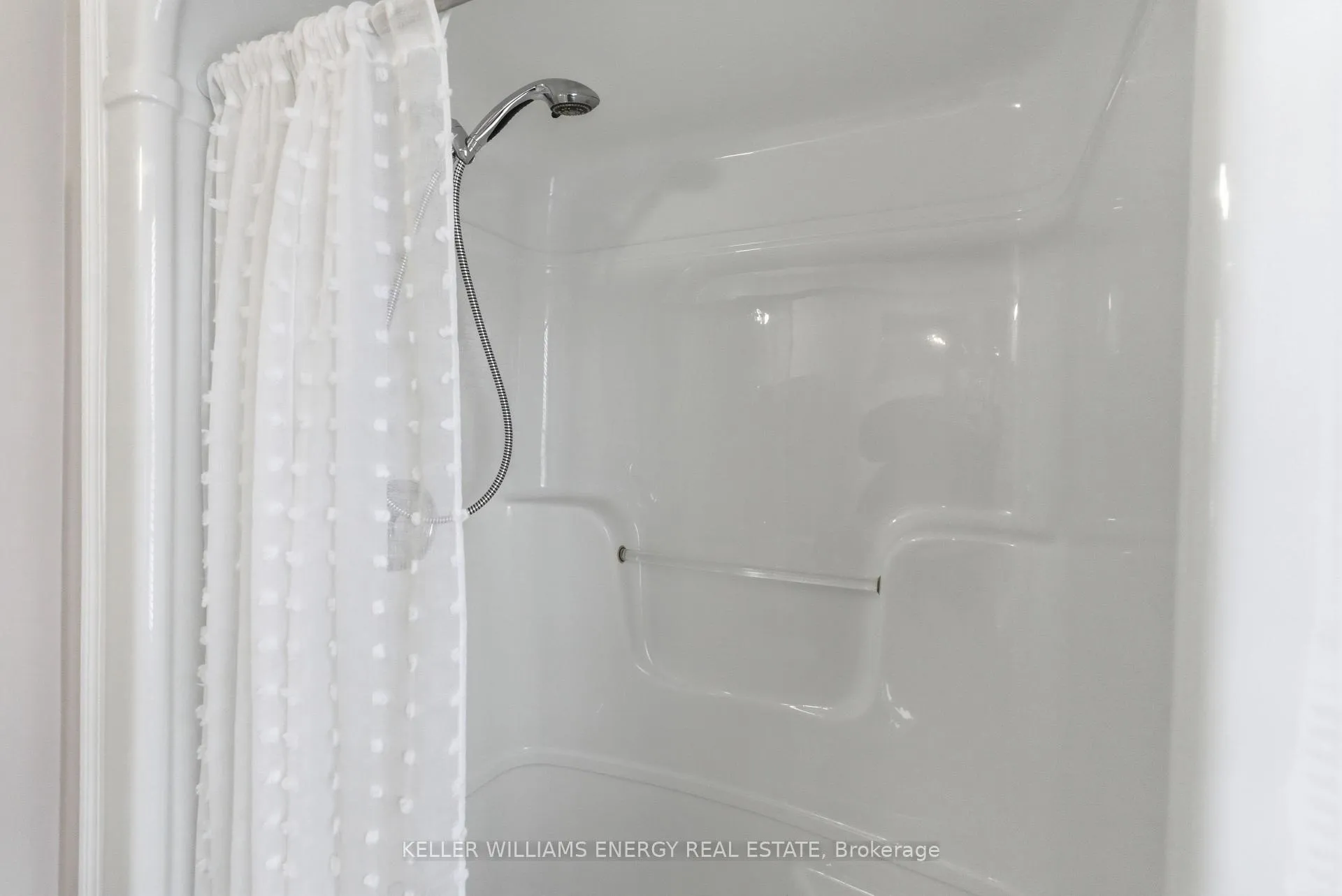 Photo 25 of 21 Heritage Lane, Clarington, Newcastle — HOMEH