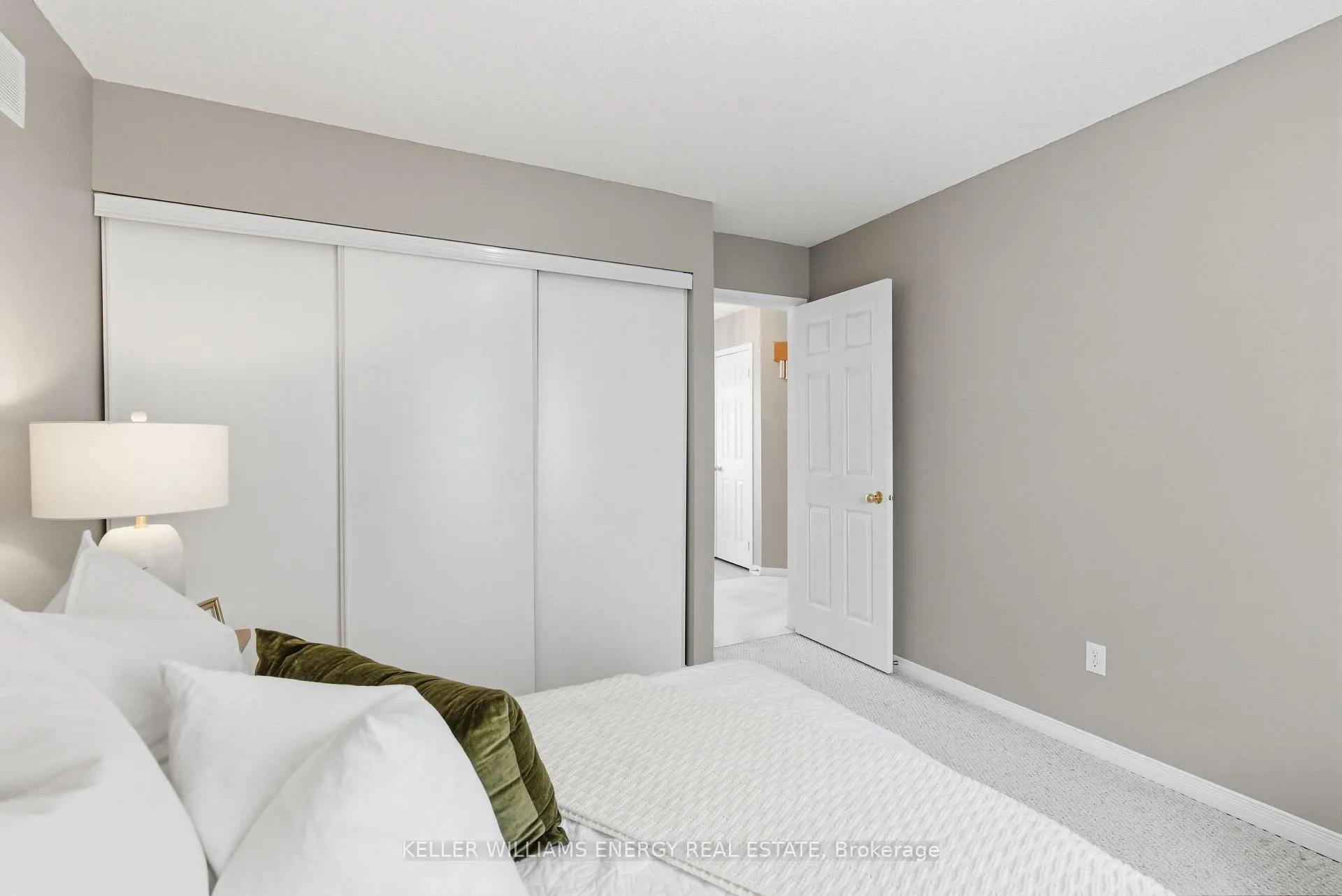 Photo 31 of 21 Heritage Lane, Clarington, Newcastle — HOMEH