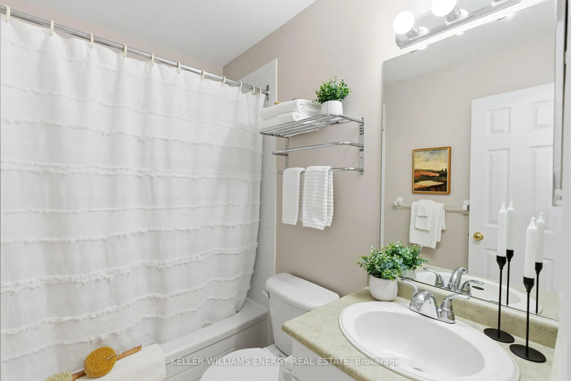 Photo 32 of 21 Heritage Lane, Clarington, Newcastle — HOMEH
