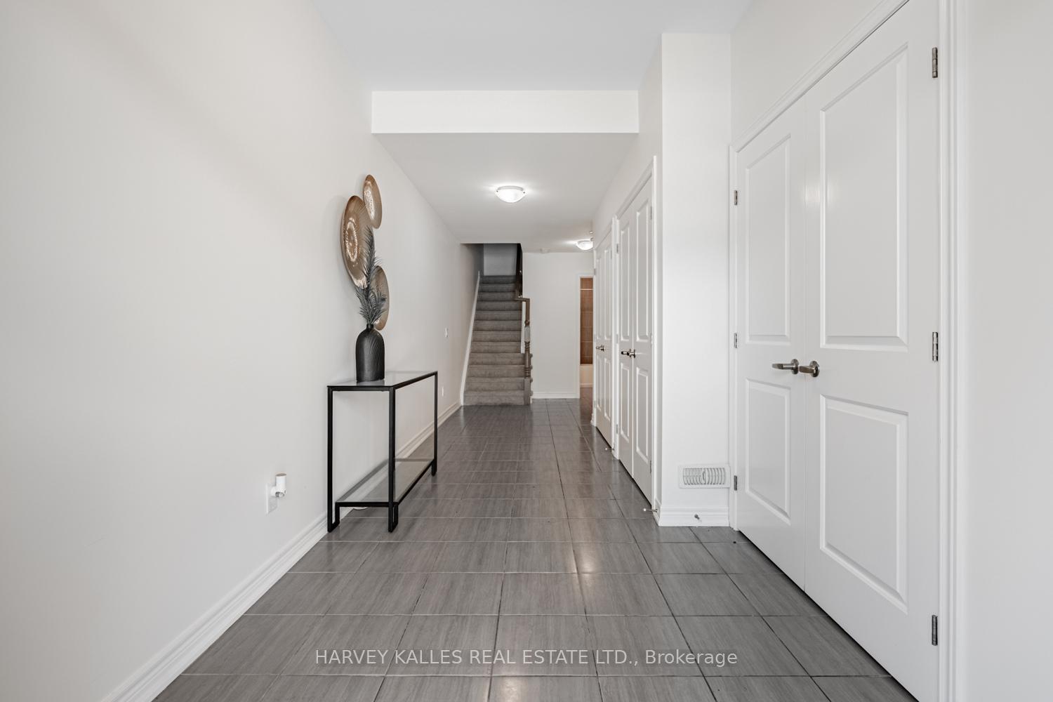 Photo 5 of 300 Humphrey Street, Hamilton, Waterdown — HOMEH