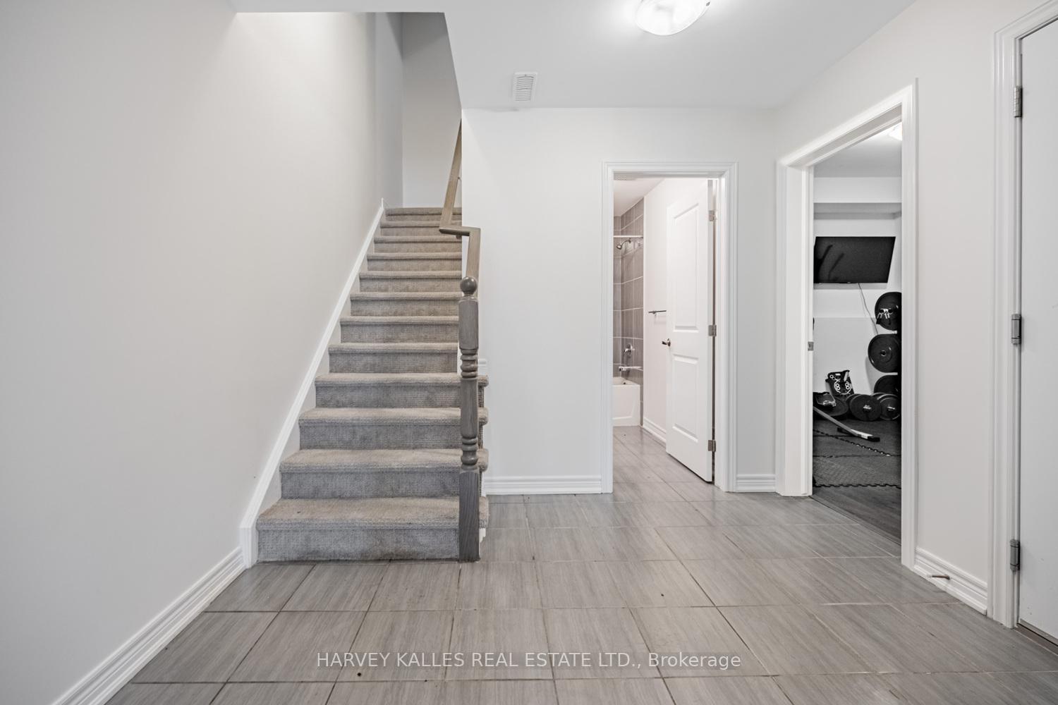 Photo 6 of 300 Humphrey Street, Hamilton, Waterdown — HOMEH