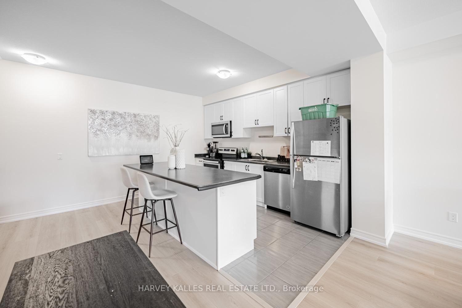 Photo 8 of 300 Humphrey Street, Hamilton, Waterdown — HOMEH