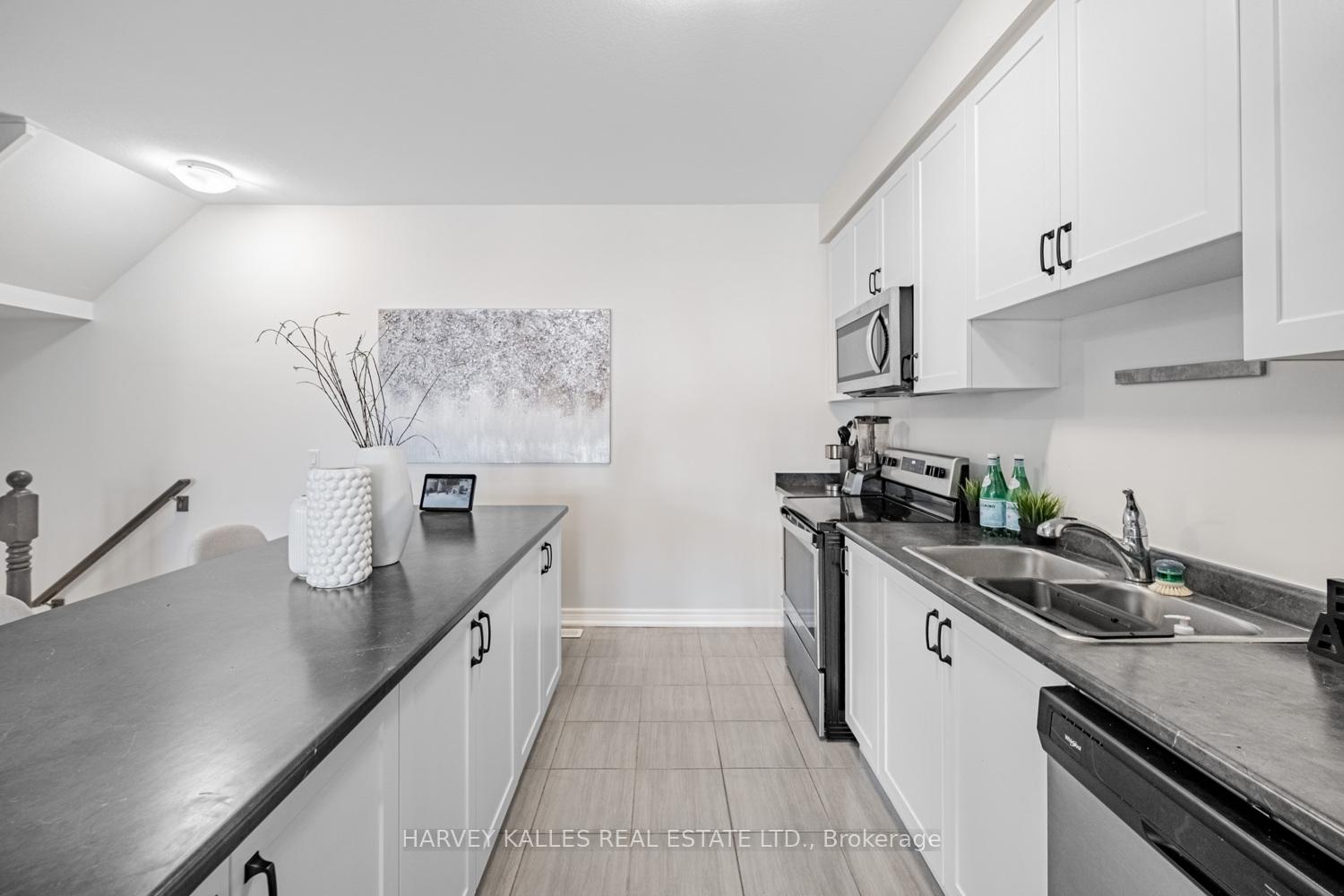 Photo 9 of 300 Humphrey Street, Hamilton, Waterdown — HOMEH