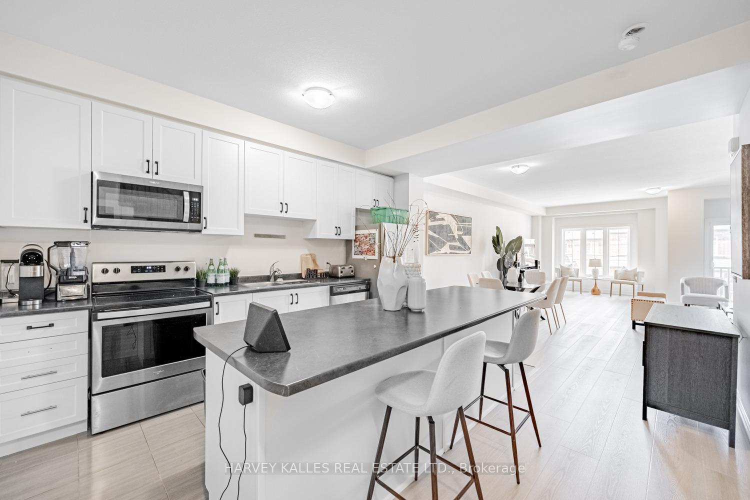 Photo 10 of 300 Humphrey Street, Hamilton, Waterdown — HOMEH