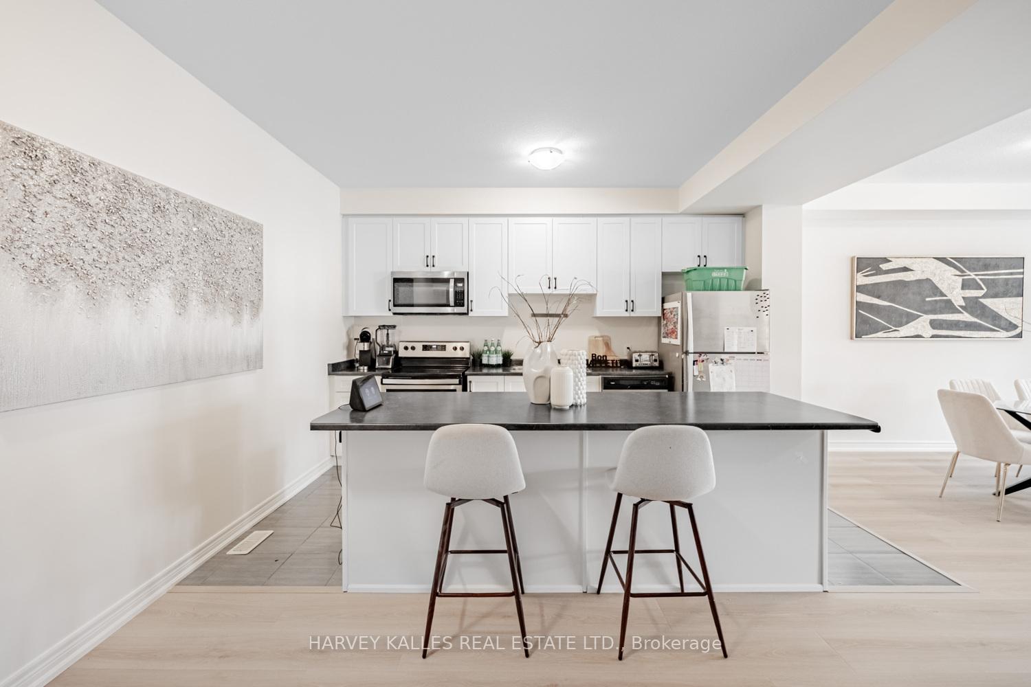 Photo 11 of 300 Humphrey Street, Hamilton, Waterdown — HOMEH