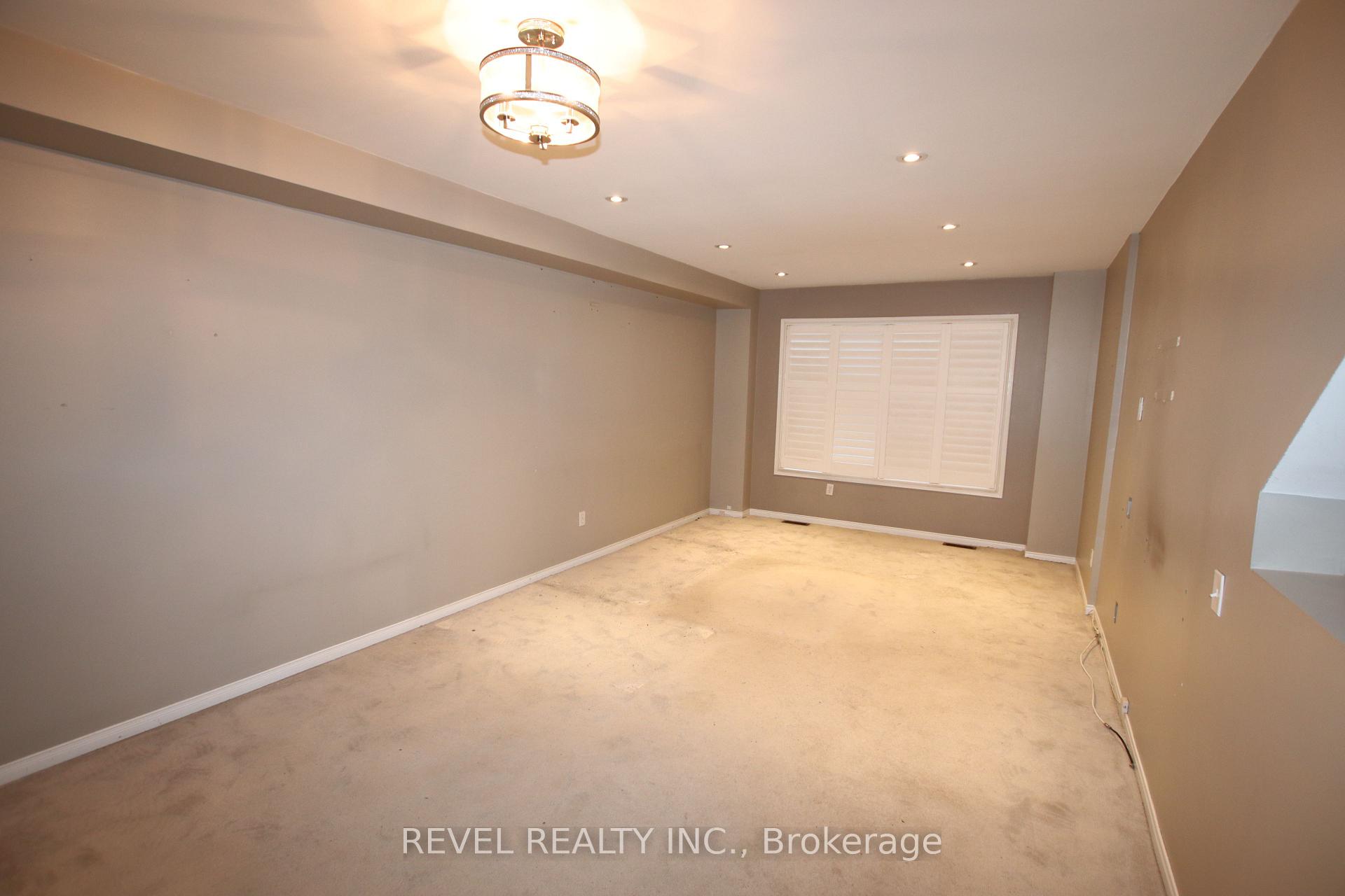 Photo 2 of 11 Tasker Crescent, Ajax, Central — HOMEH