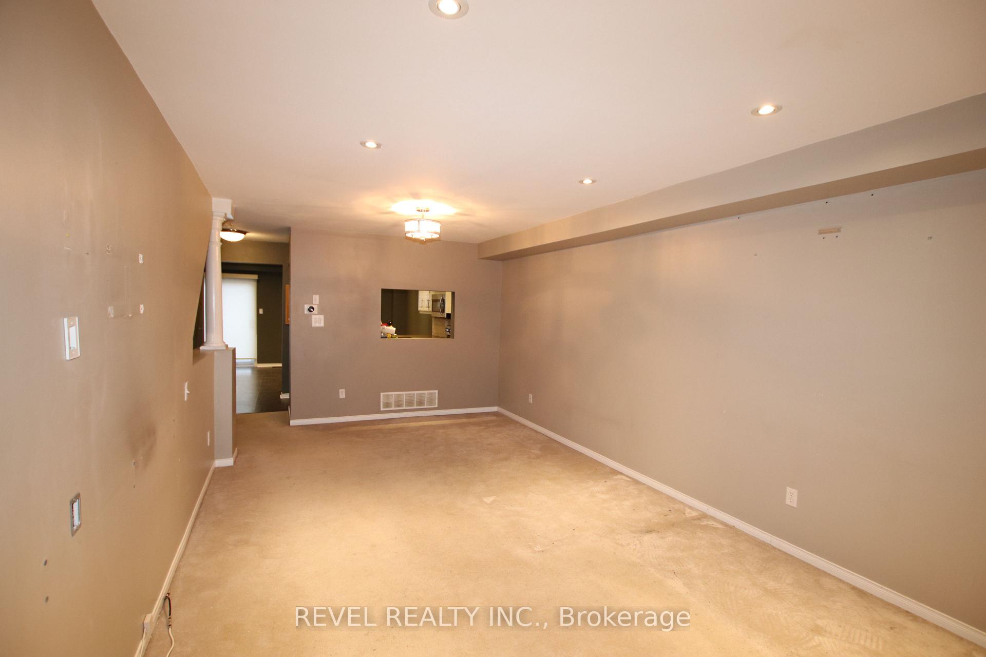 Photo 3 of 11 Tasker Crescent, Ajax, Central — HOMEH