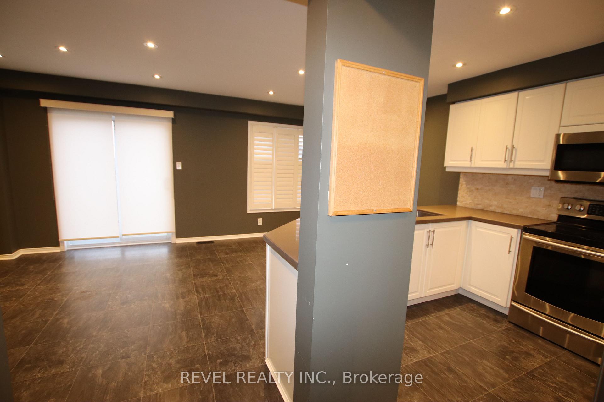 Photo 5 of 11 Tasker Crescent, Ajax, Central — HOMEH