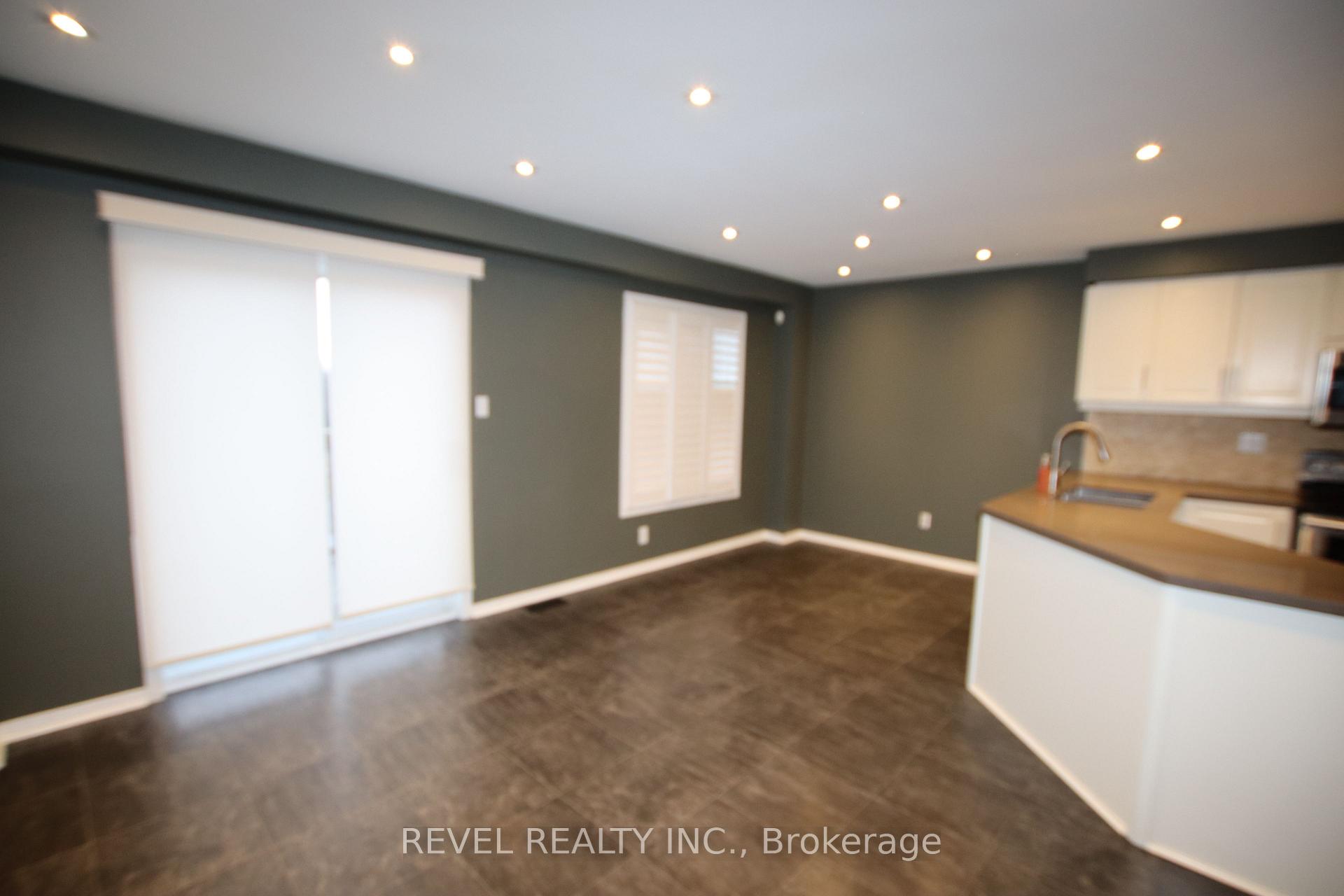 Photo 8 of 11 Tasker Crescent, Ajax, Central — HOMEH