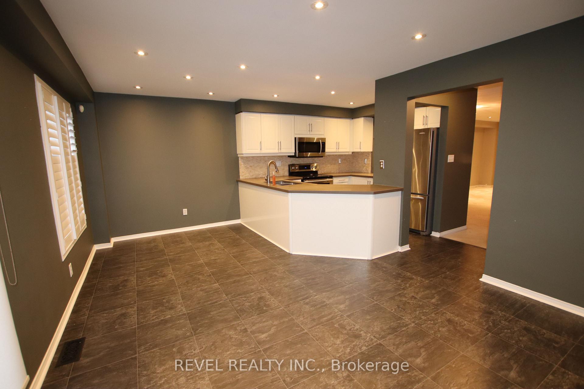 Photo 9 of 11 Tasker Crescent, Ajax, Central — HOMEH