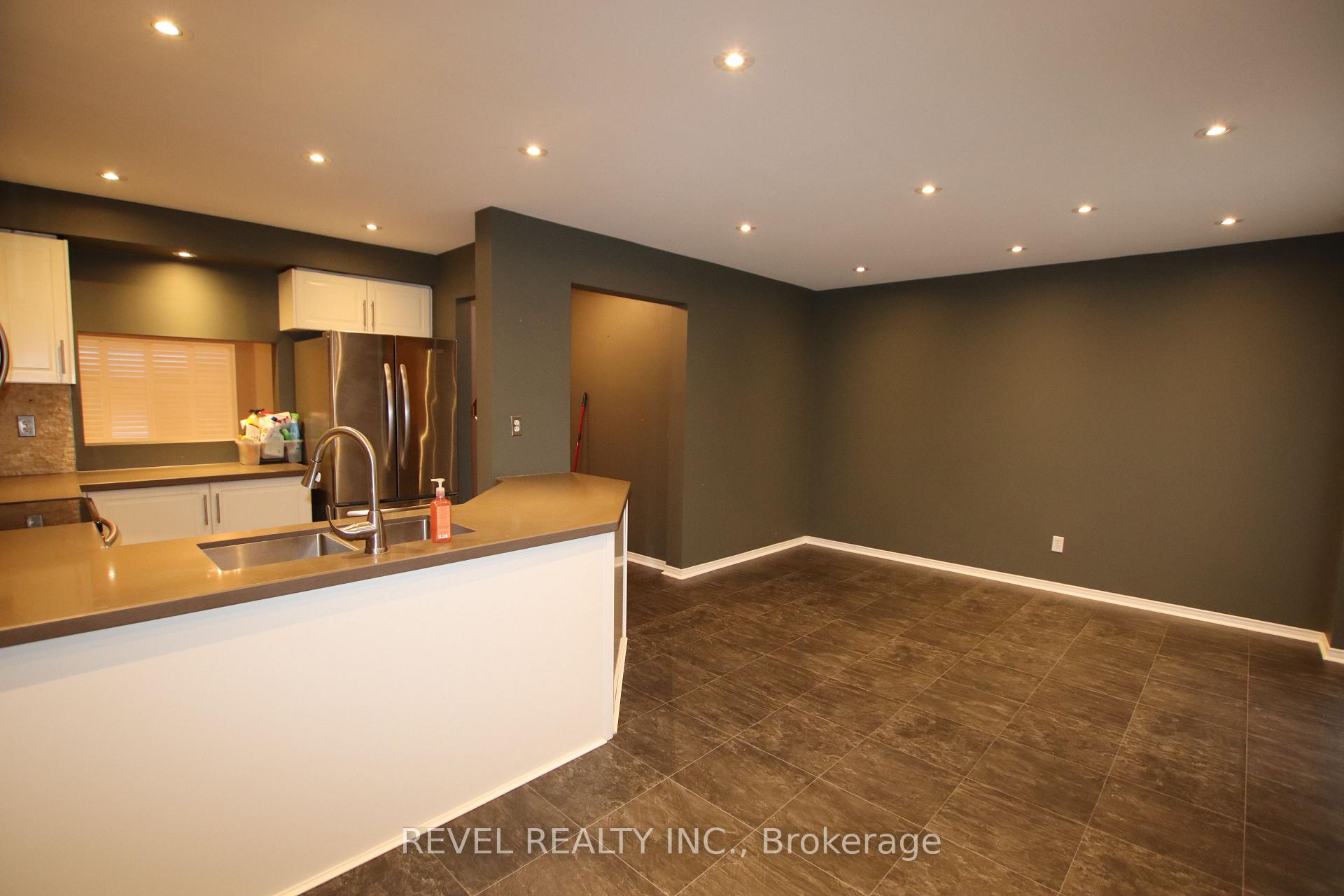 Photo 12 of 11 Tasker Crescent, Ajax, Central — HOMEH