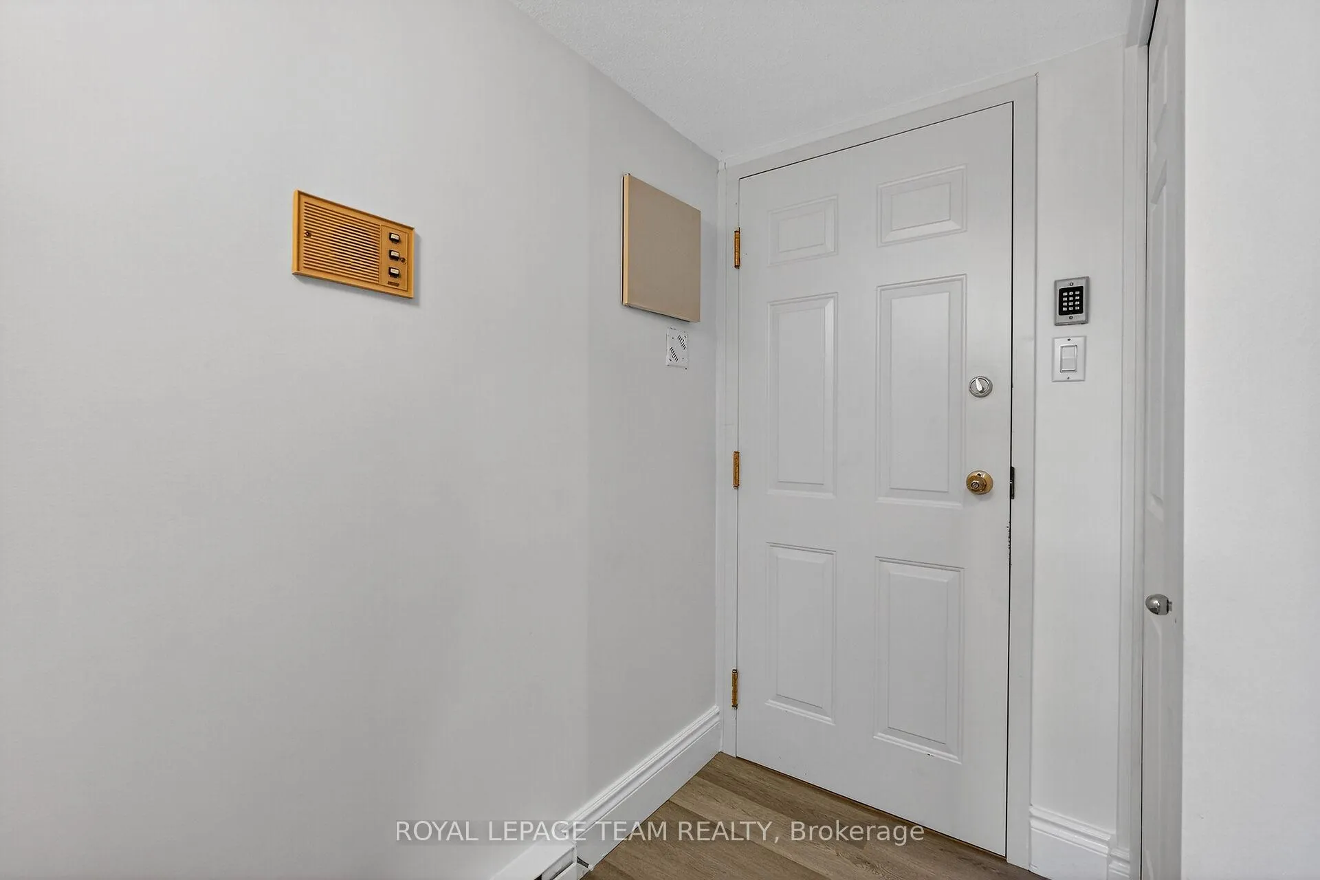Photo 8 of Unit 6, 635 Richmond Road, Ottawa, Woodroffe — HOMEH
