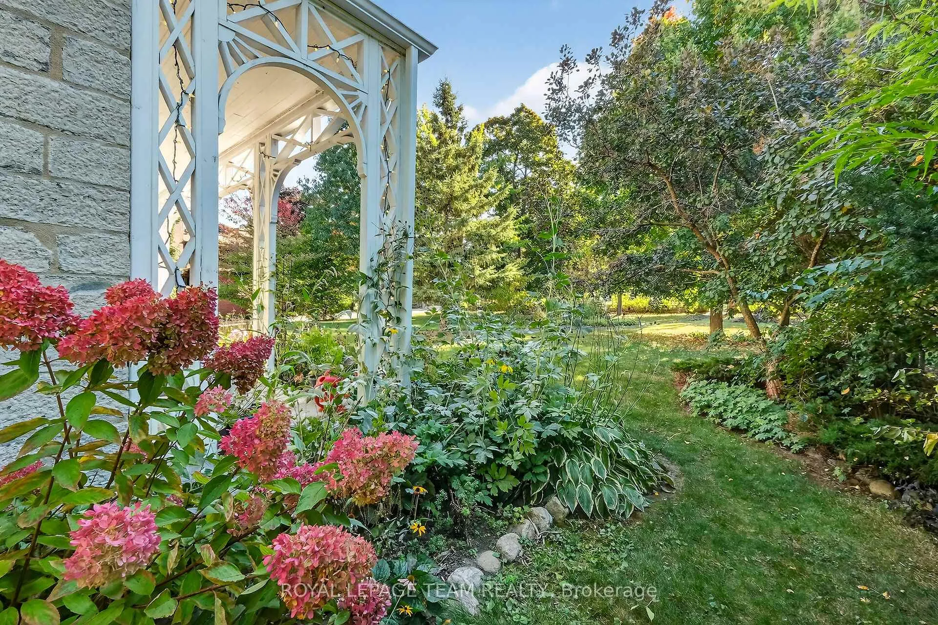 Photo 39 of Unit 6, 635 Richmond Road, Ottawa, Woodroffe — HOMEH