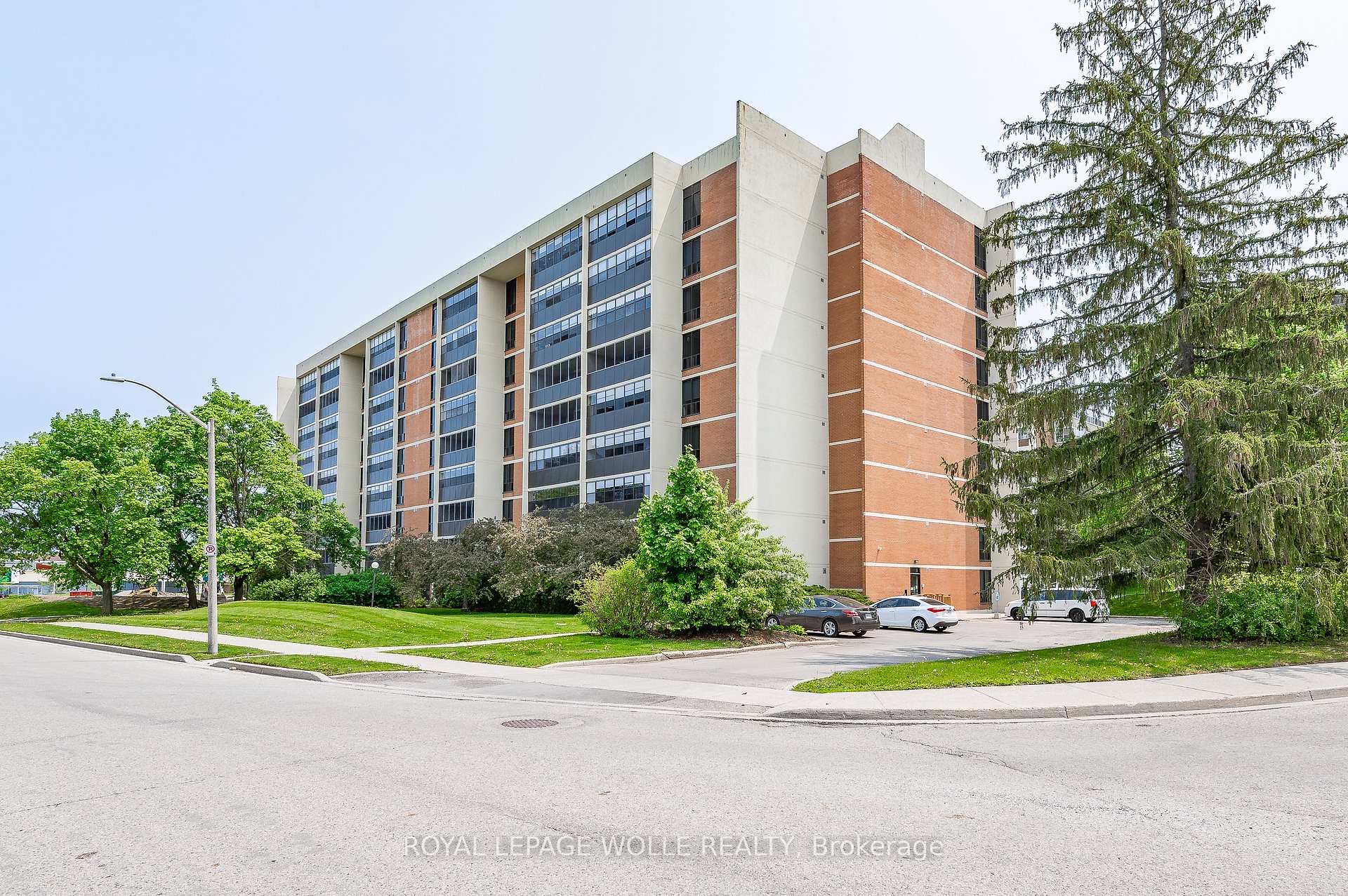 Photo 3 of 65 Westmount Road N, Waterloo, Downtown Waterloo — HOMEH
