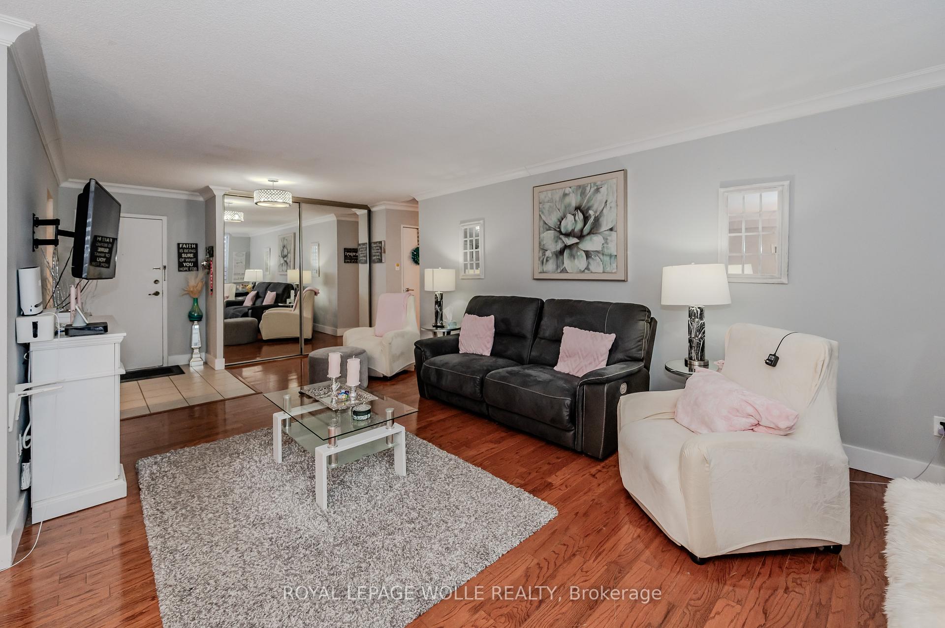 Photo 7 of 65 Westmount Road N, Waterloo, Downtown Waterloo — HOMEH