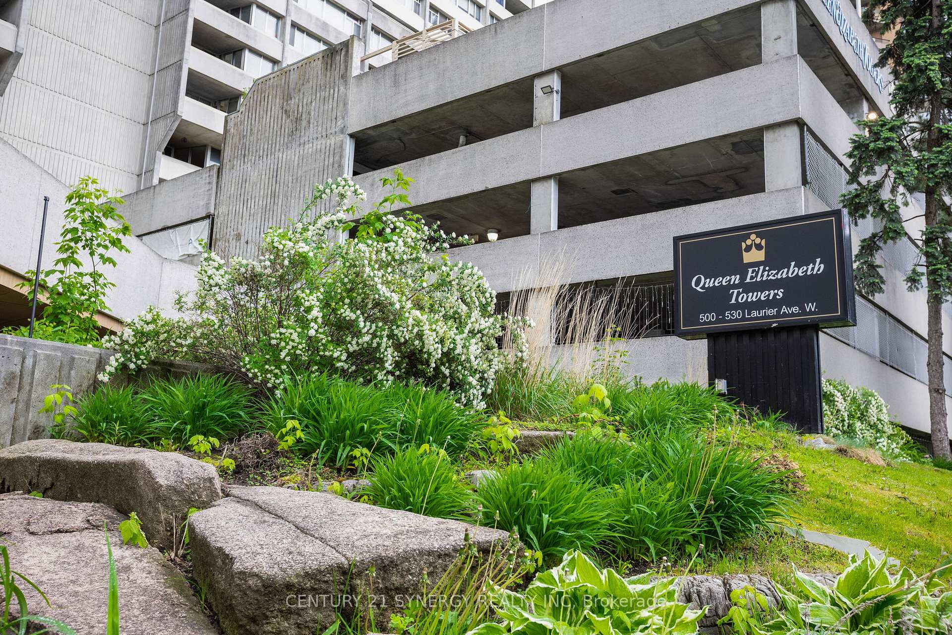 Front of Unit 2008, 530 Laurier Avenue W
