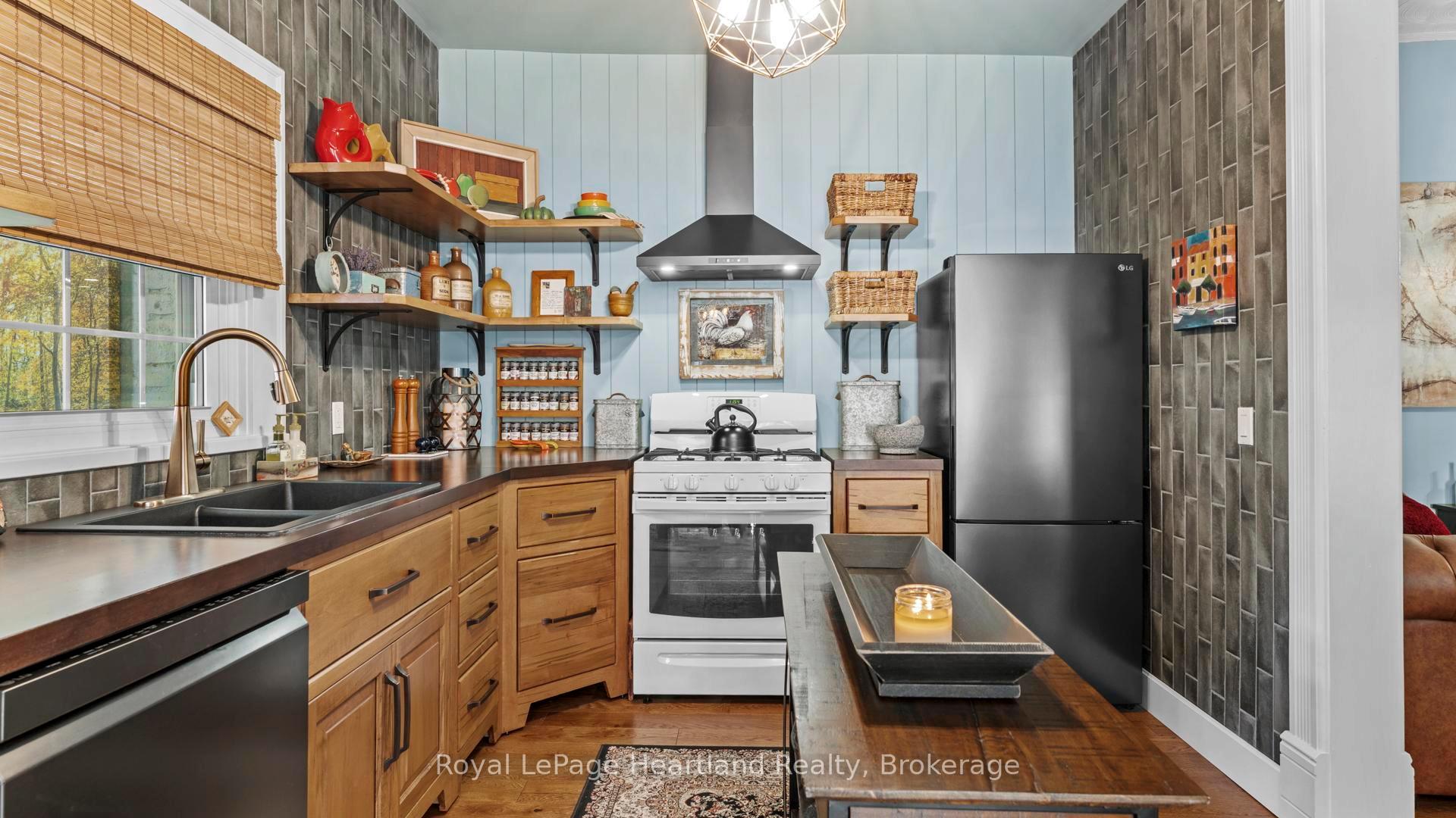 Photo 10 of 18 St Vincent Street, Goderich, Goderich (Town) — HOMEH