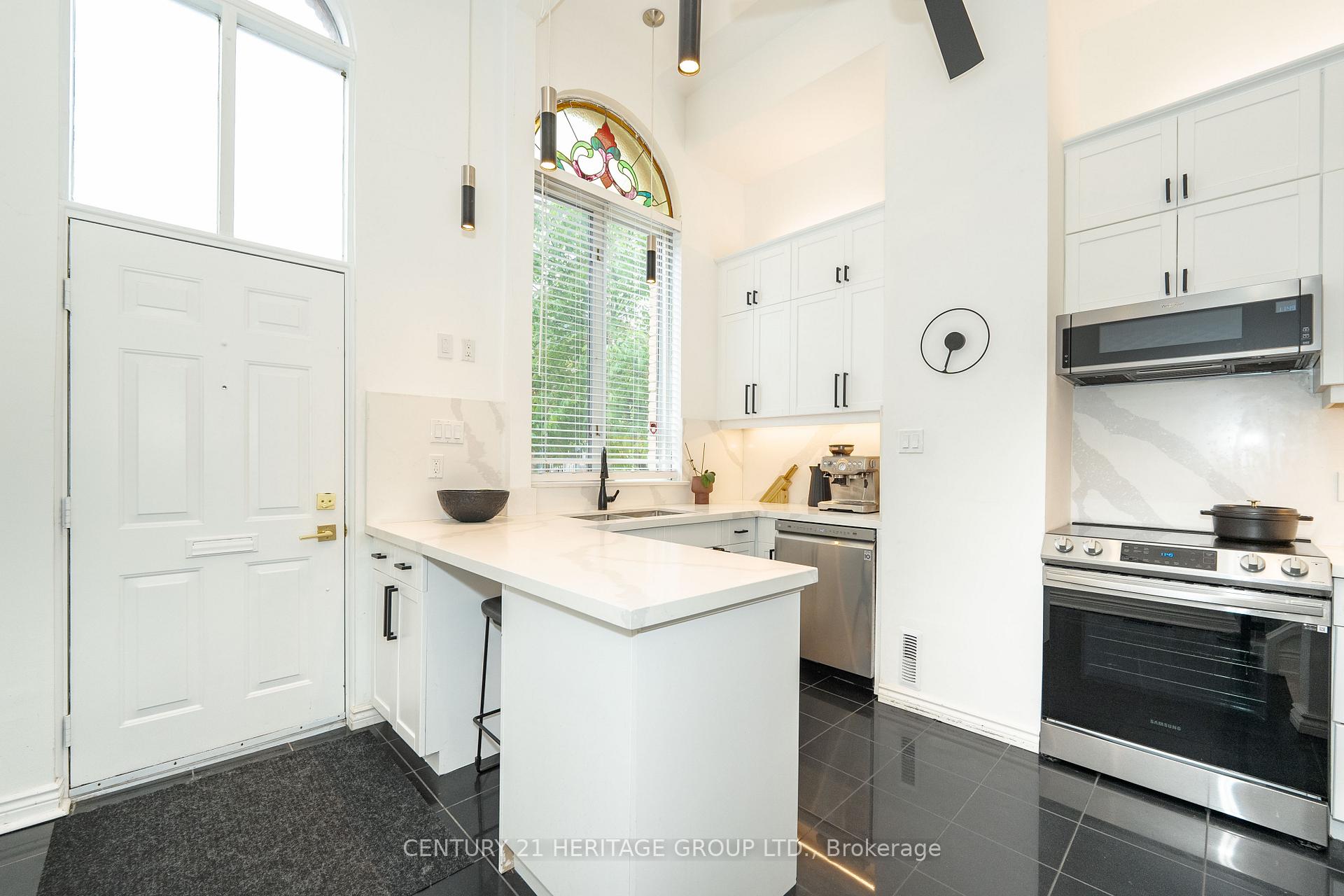 Photo 4 of Unit 5, 280 Sherbourne Street, Toronto, Moss Park — HOMEH