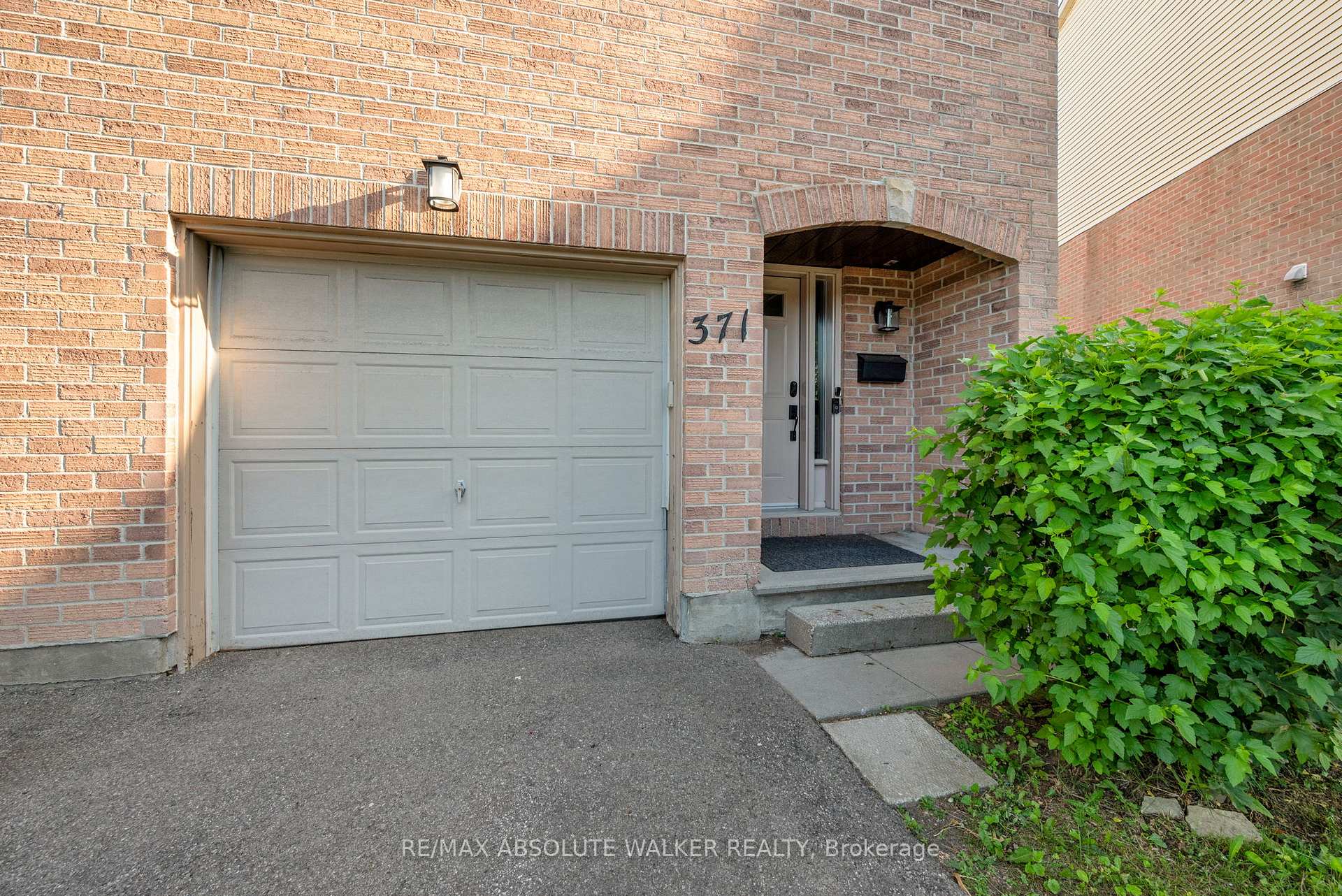 Photo 3 of Unit 4, 371 Pickford Drive, Ottawa, Kanata - Katimavik — HOMEH
