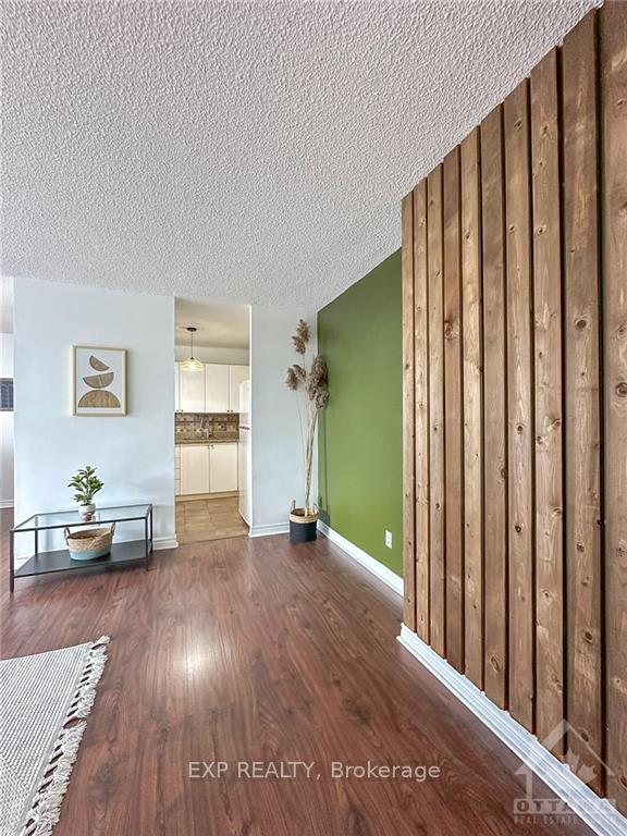 Photo 3 of Unit 302, 2020 Jasmine Crescent, Ottawa, Beacon Hill South — HOMEH