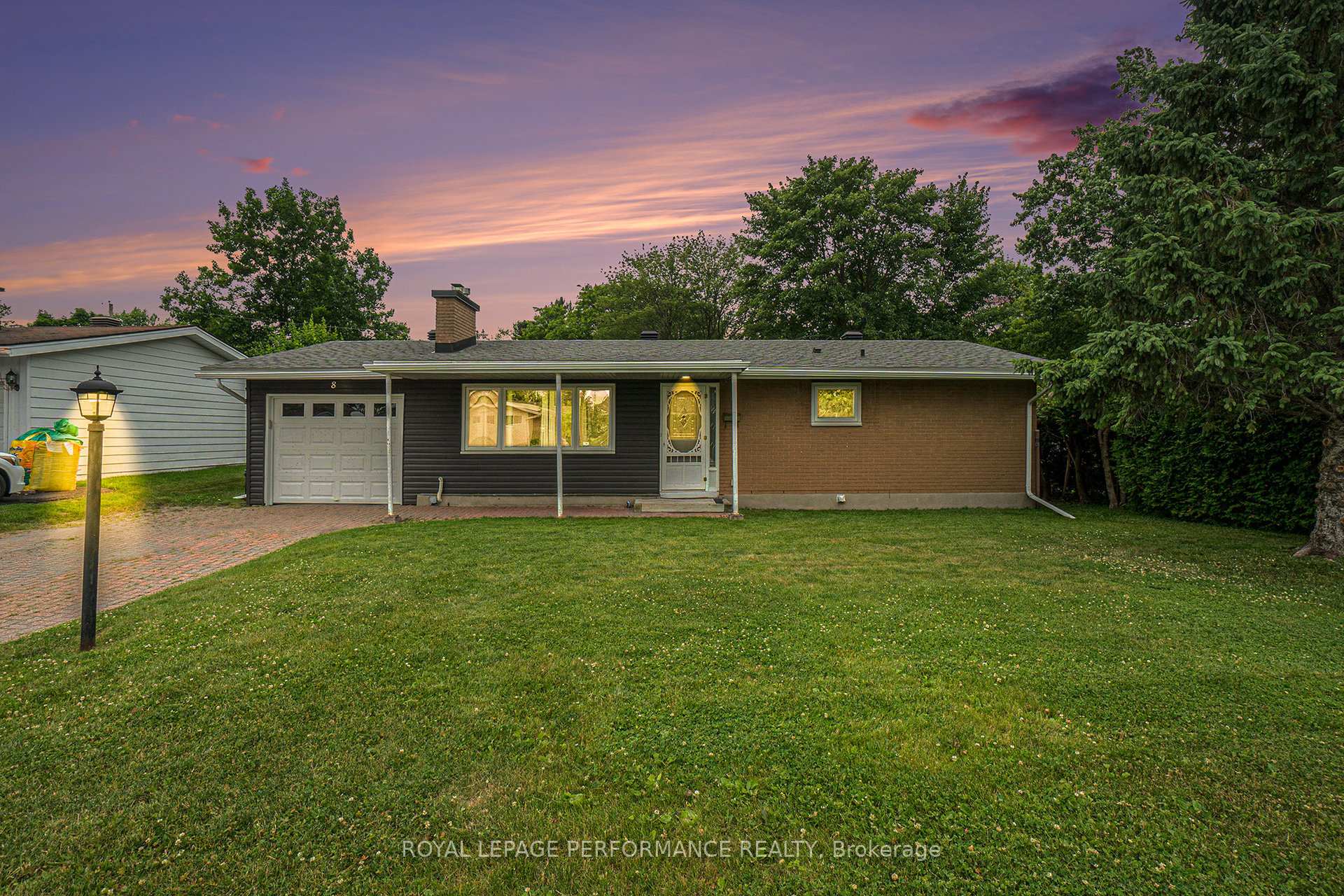Photo 2 of 8 Newgale Street, Ottawa, Crystal Beach — HOMEH