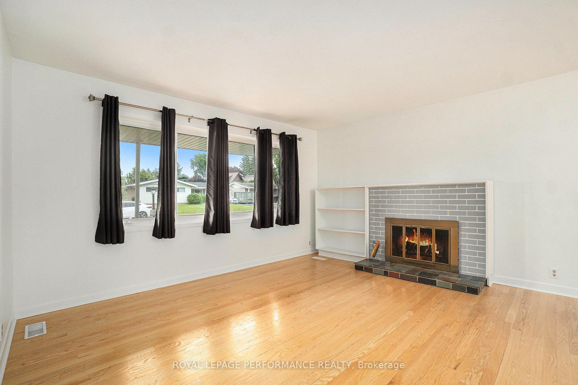 Photo 4 of 8 Newgale Street, Ottawa, Crystal Beach — HOMEH