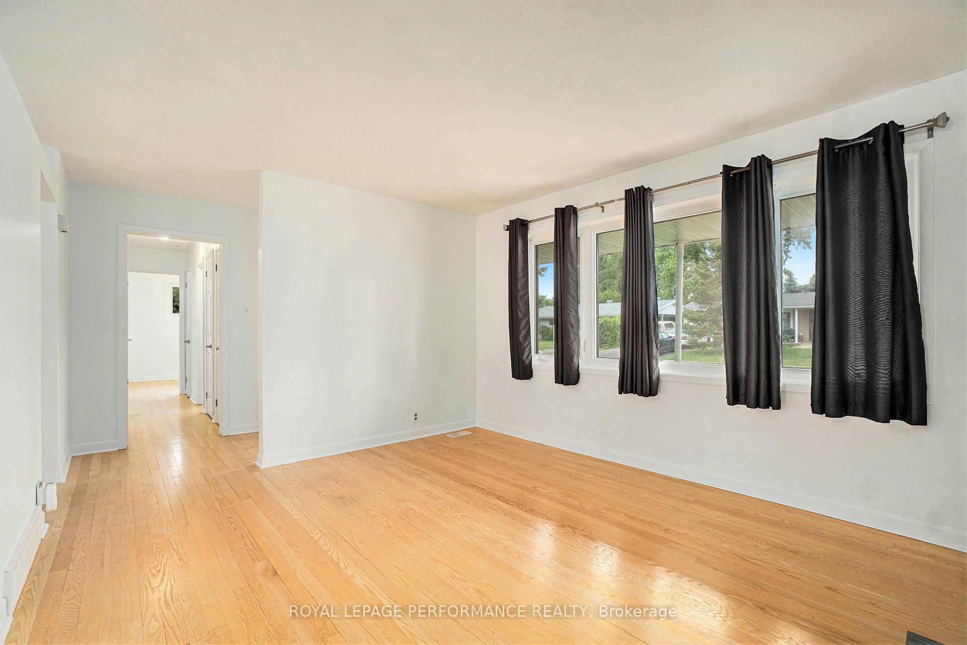 Photo 5 of 8 Newgale Street, Ottawa, Crystal Beach — HOMEH