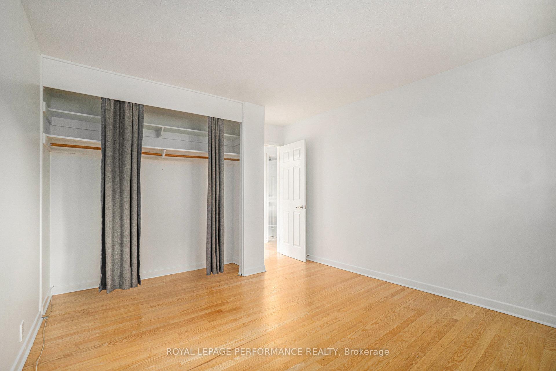 Photo 10 of 8 Newgale Street, Ottawa, Crystal Beach — HOMEH