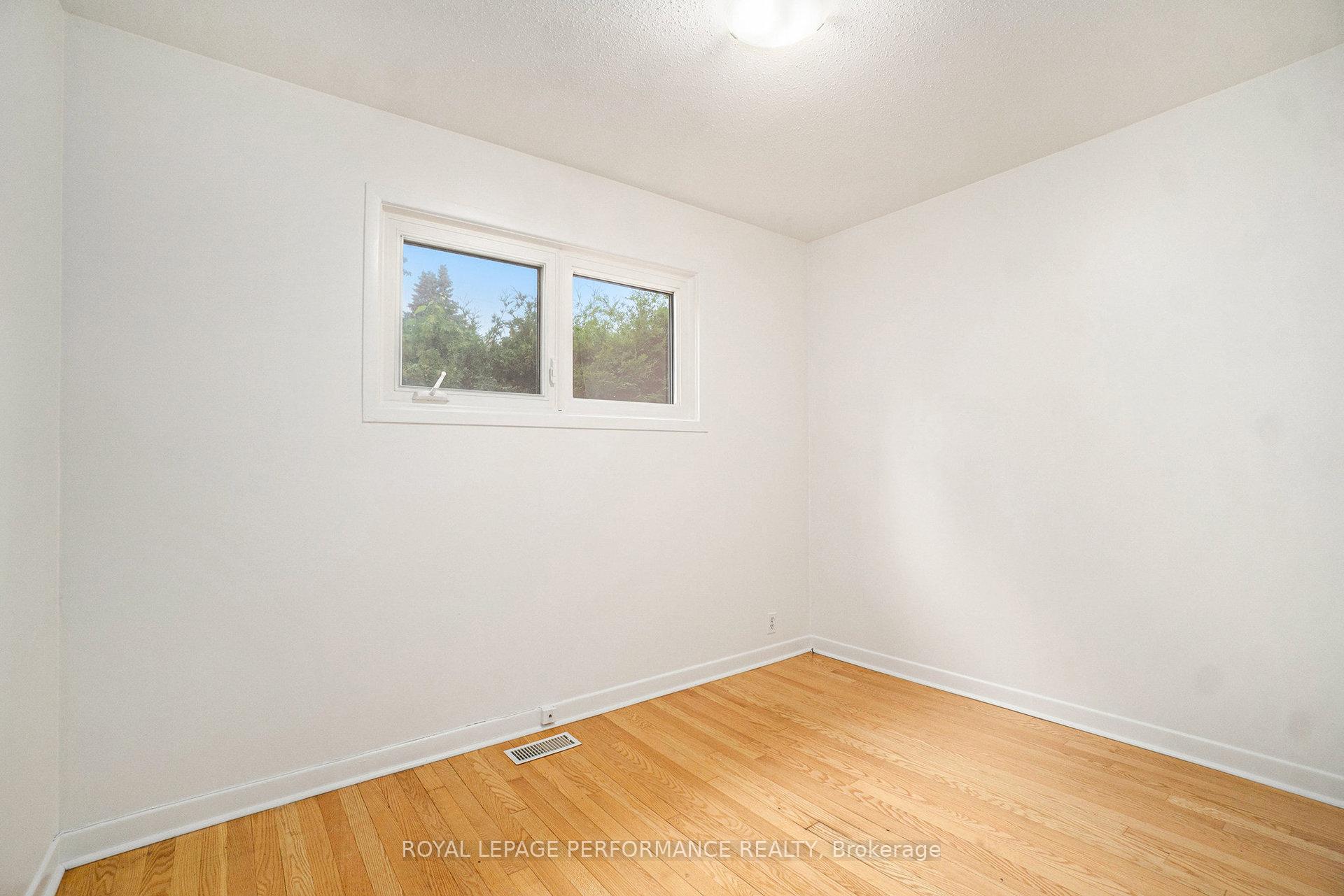 Photo 9 of 8 Newgale Street, Ottawa, Crystal Beach — HOMEH