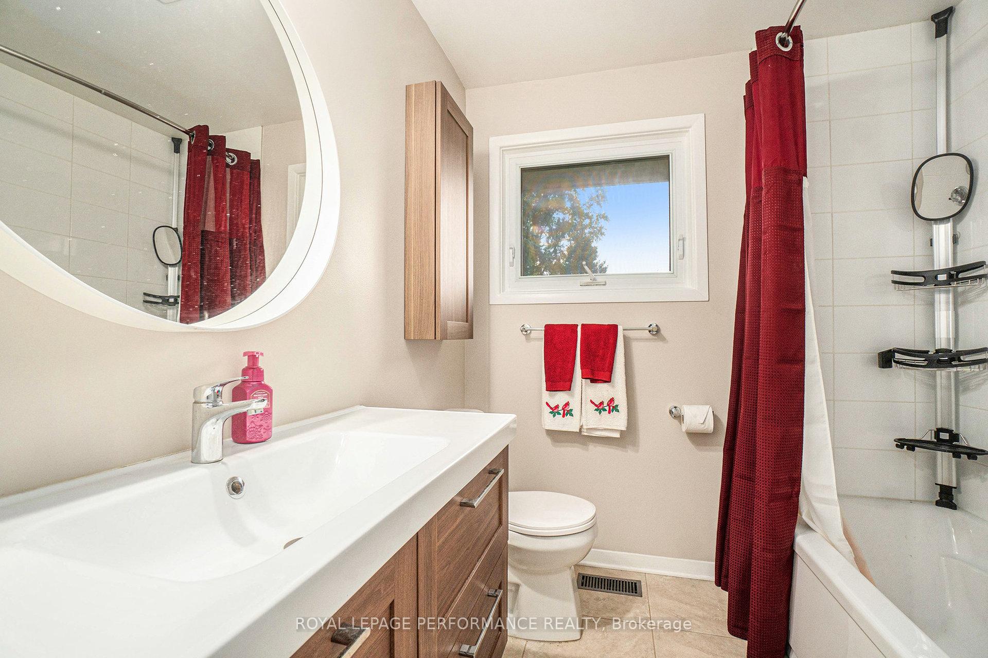 Photo 12 of 8 Newgale Street, Ottawa, Crystal Beach — HOMEH