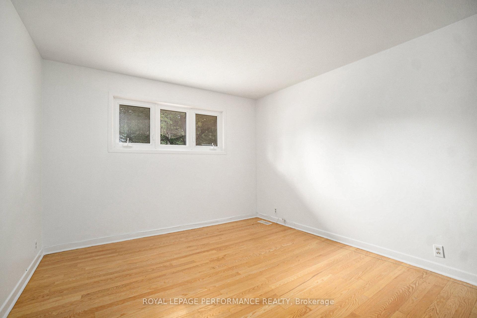 Photo 15 of 8 Newgale Street, Ottawa, Crystal Beach — HOMEH