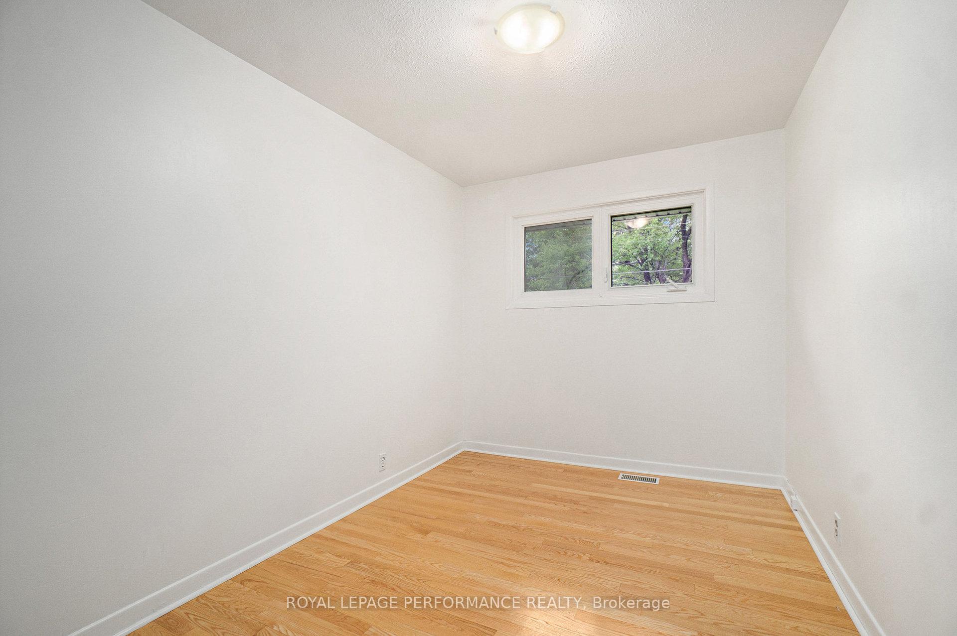 Photo 14 of 8 Newgale Street, Ottawa, Crystal Beach — HOMEH